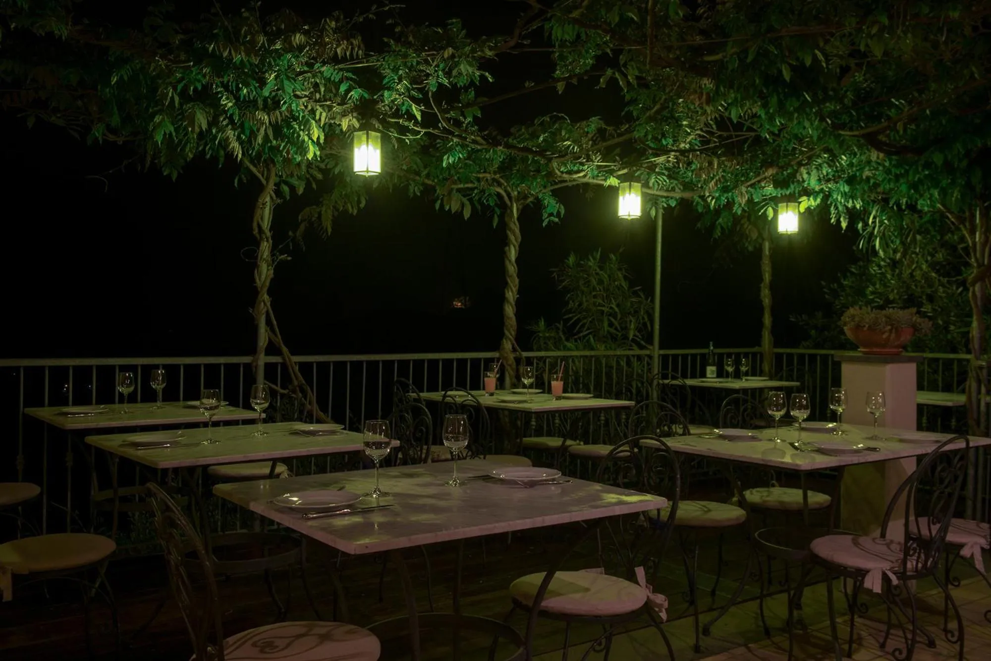 Patio in Hotel Al Terra Di Mare