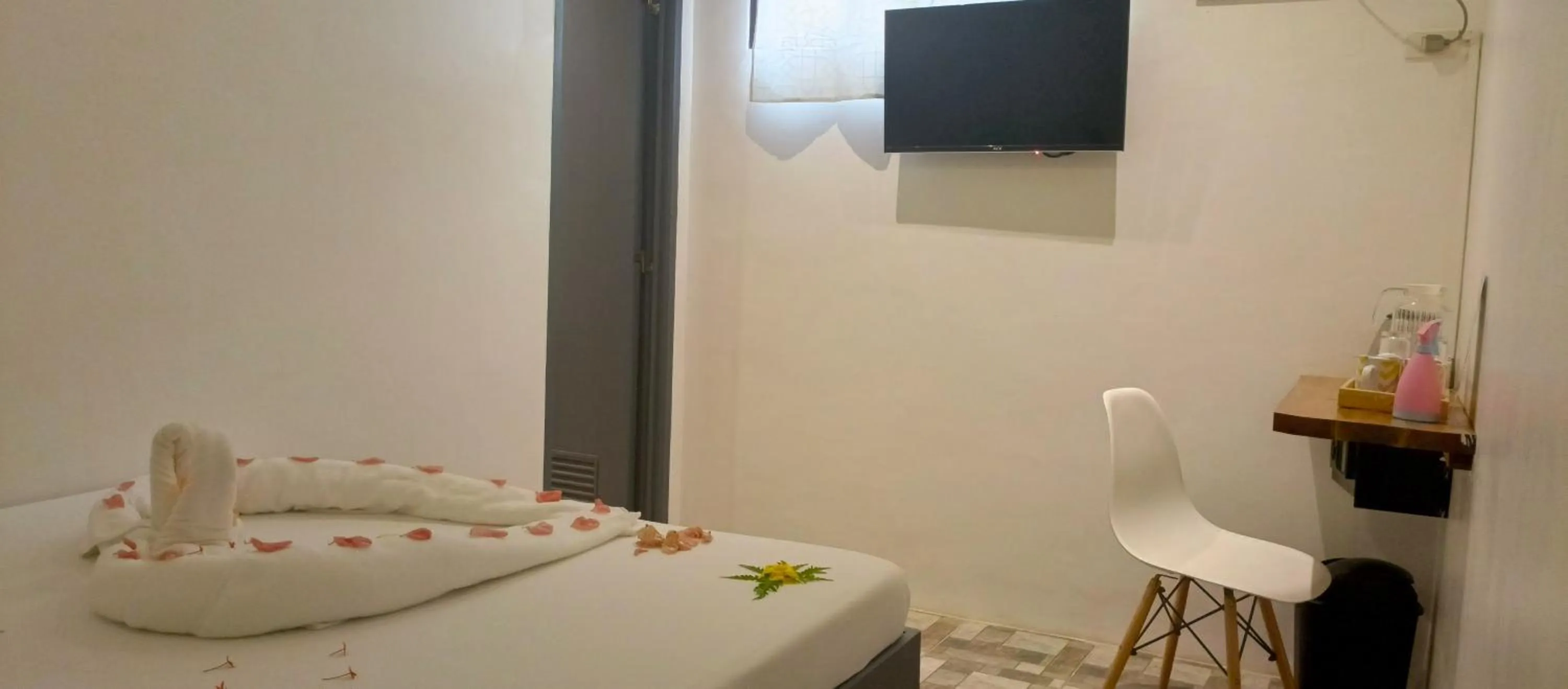 View (from property/room), Bed in Palmera El Nido Inn