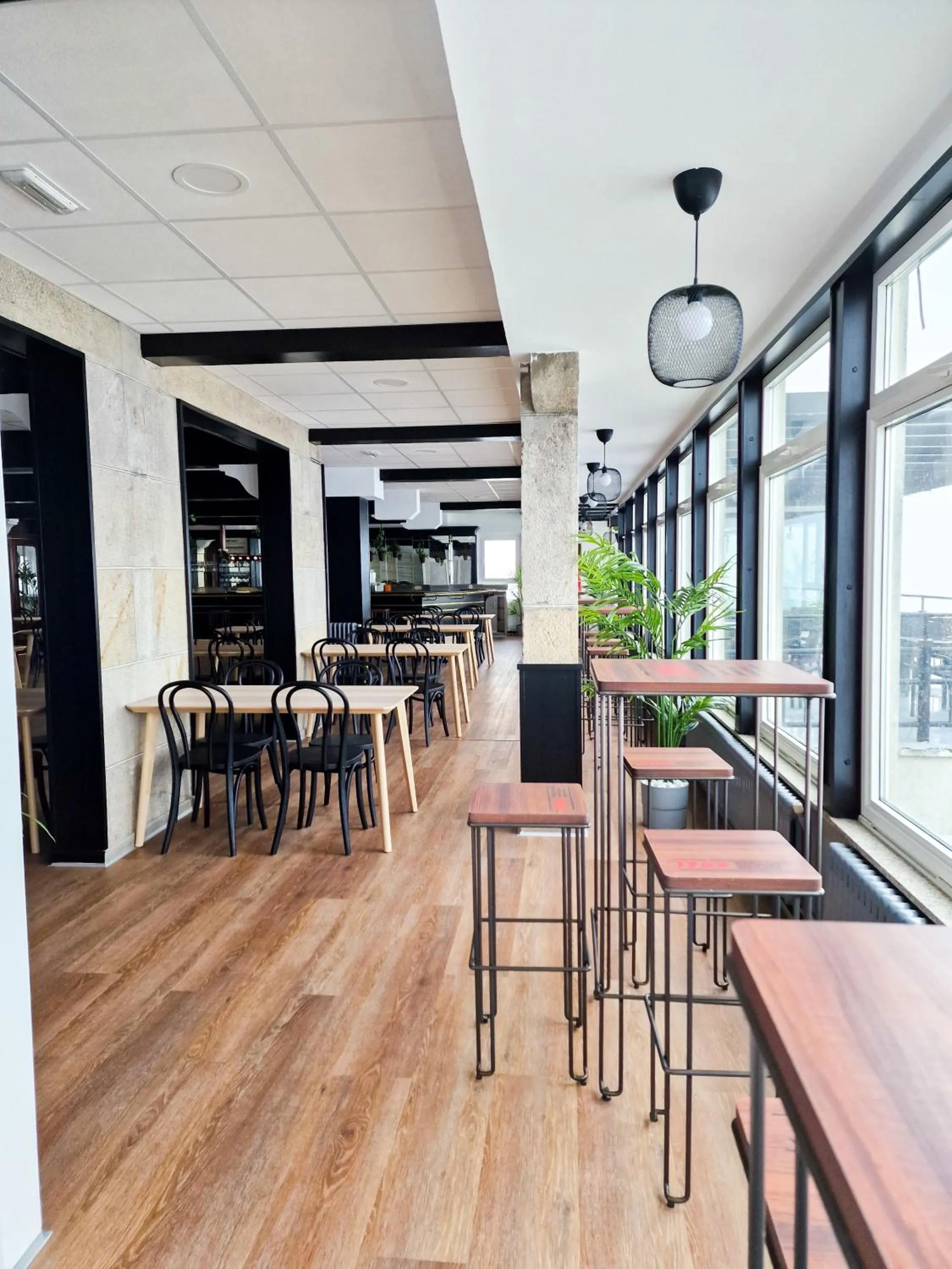 Restaurant/places to eat in Alda Santa Trega