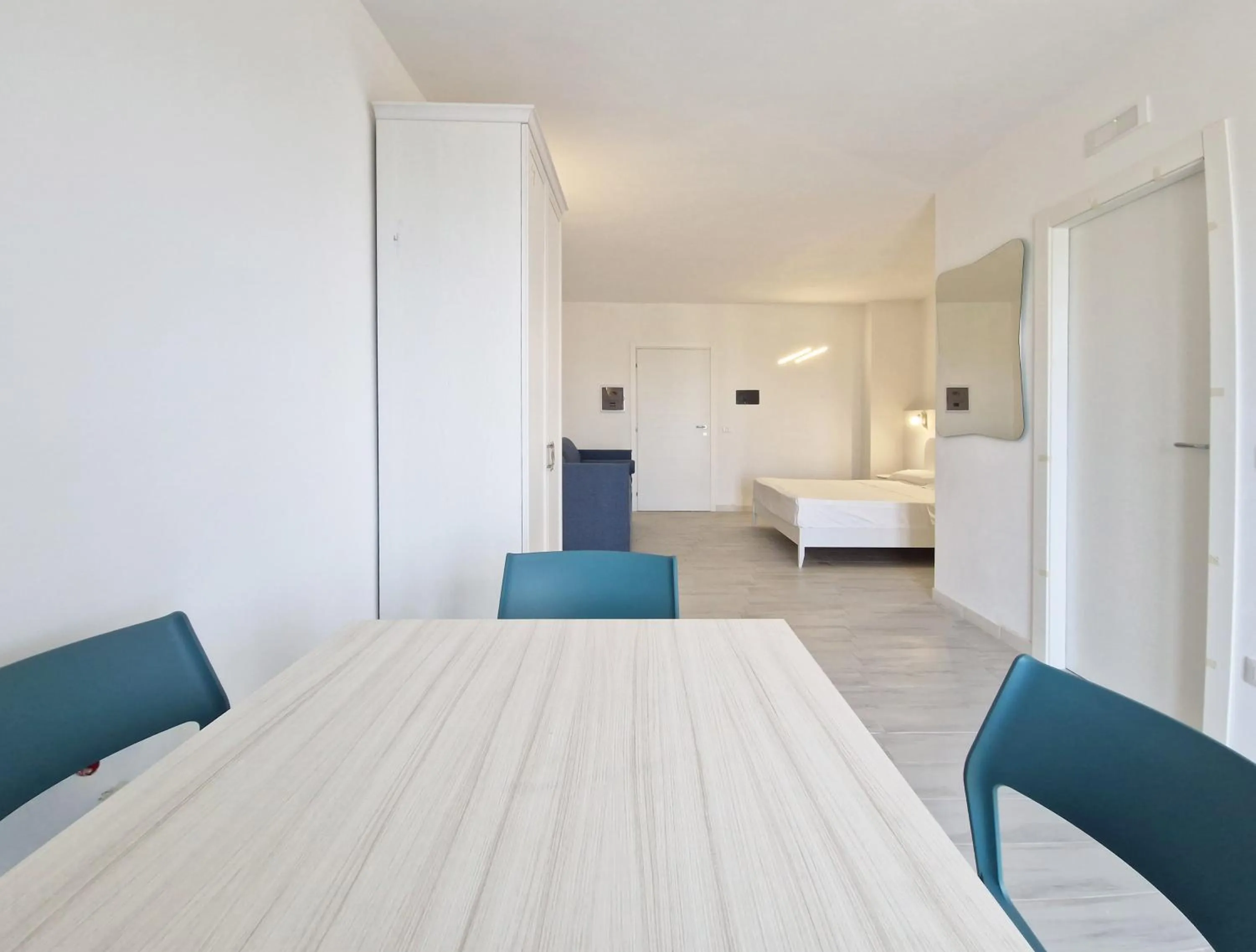 Bed in Perla Blu Tropea