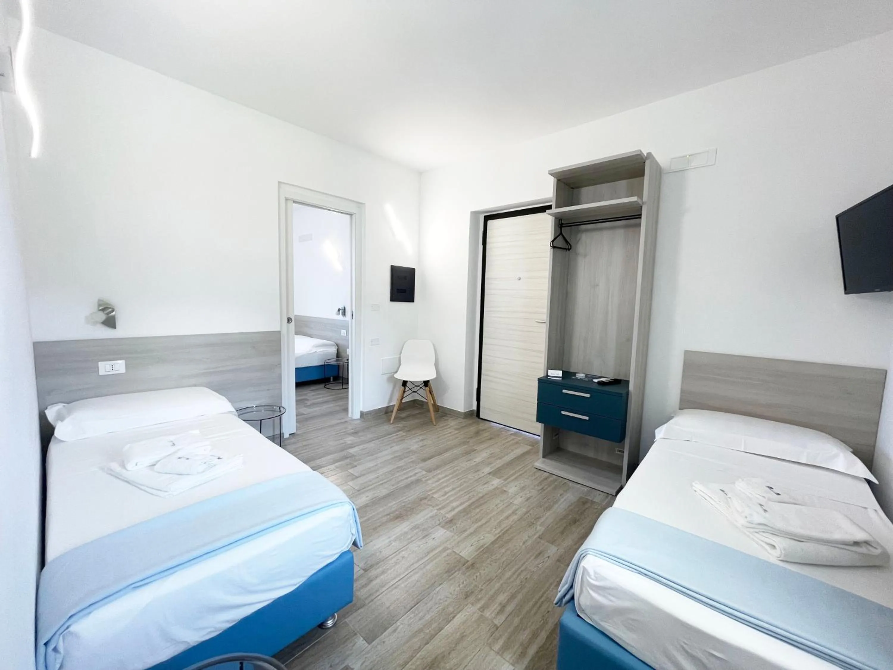 Bed in Perla Blu Tropea