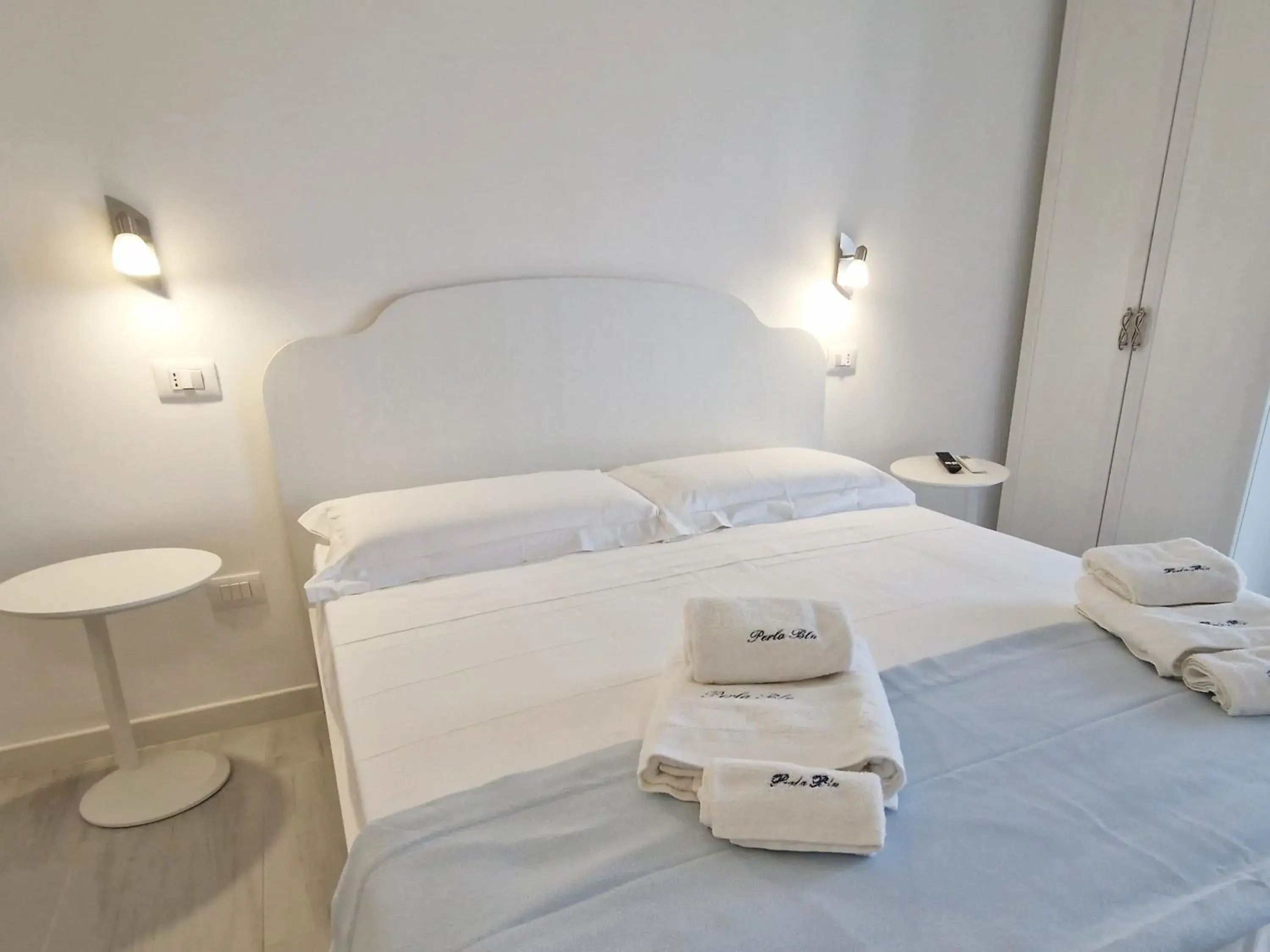 Junior Suite with Sea View in Perla Blu Tropea Junior Suite with Sea View in Perla Blu Tropea