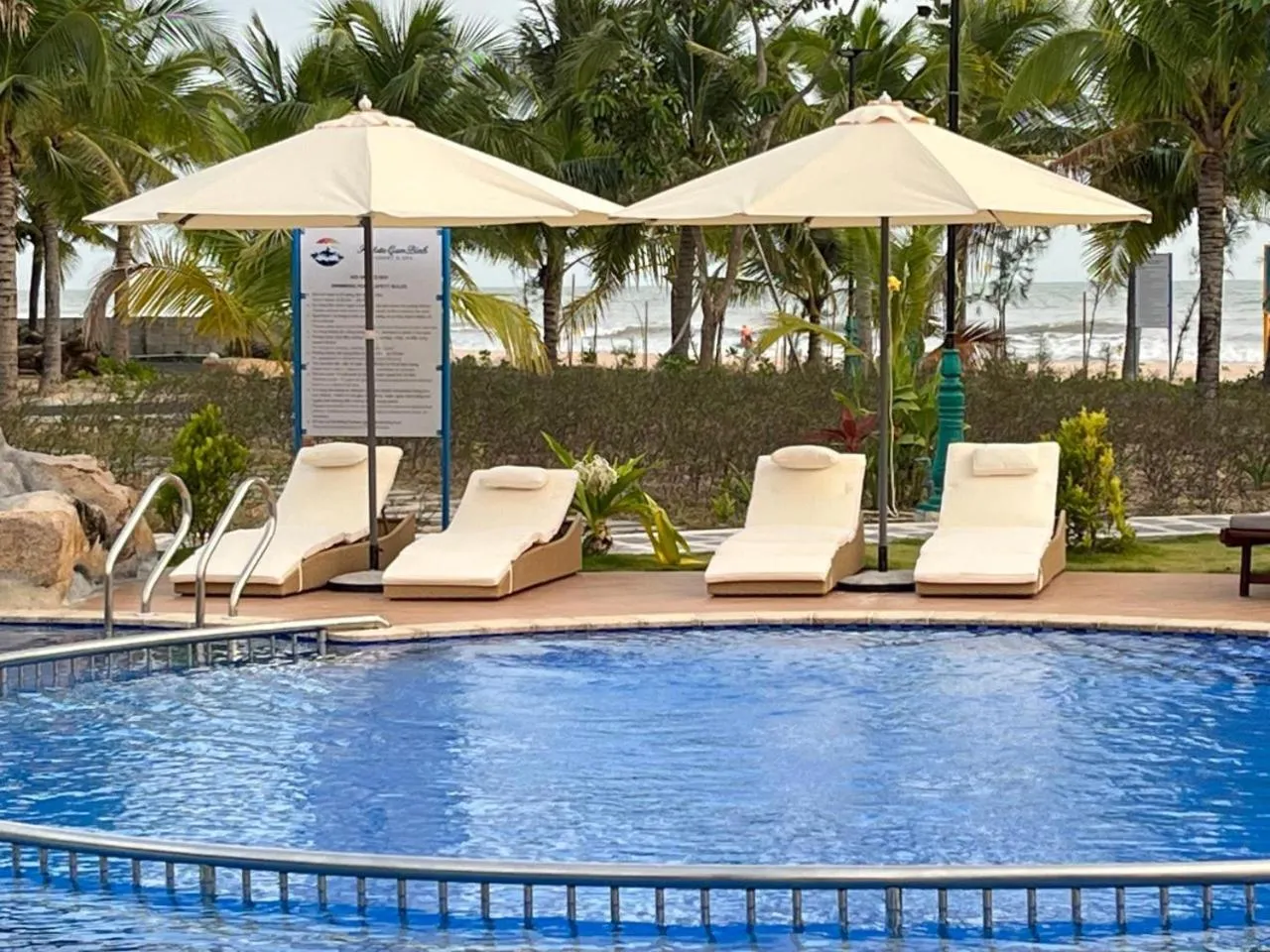 Swimming pool in Hodota Cam Bình Resort & Spa - Lagi Beach