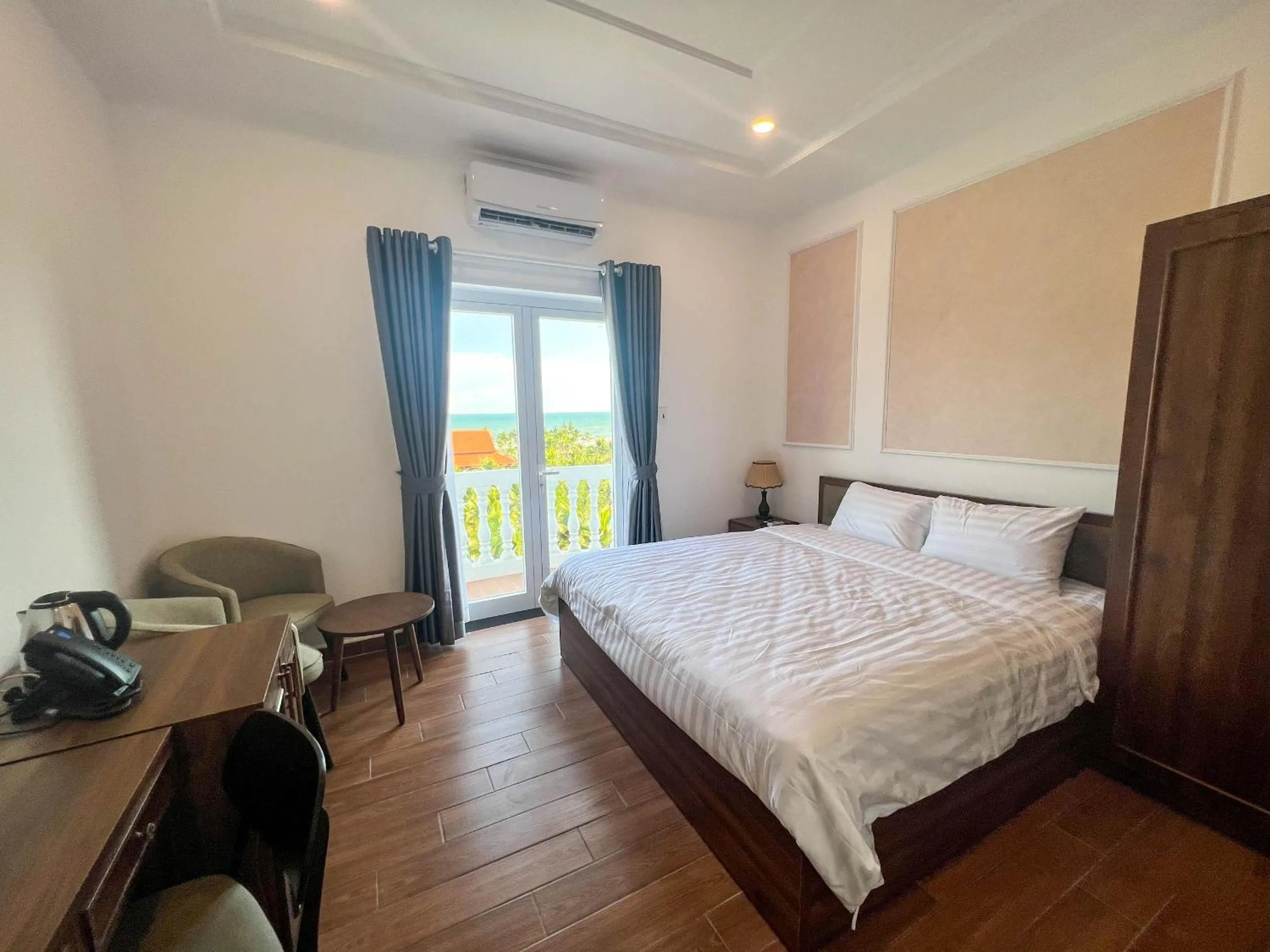 Photo of the whole room in Hodota Cam Bình Resort & Spa - Lagi Beach