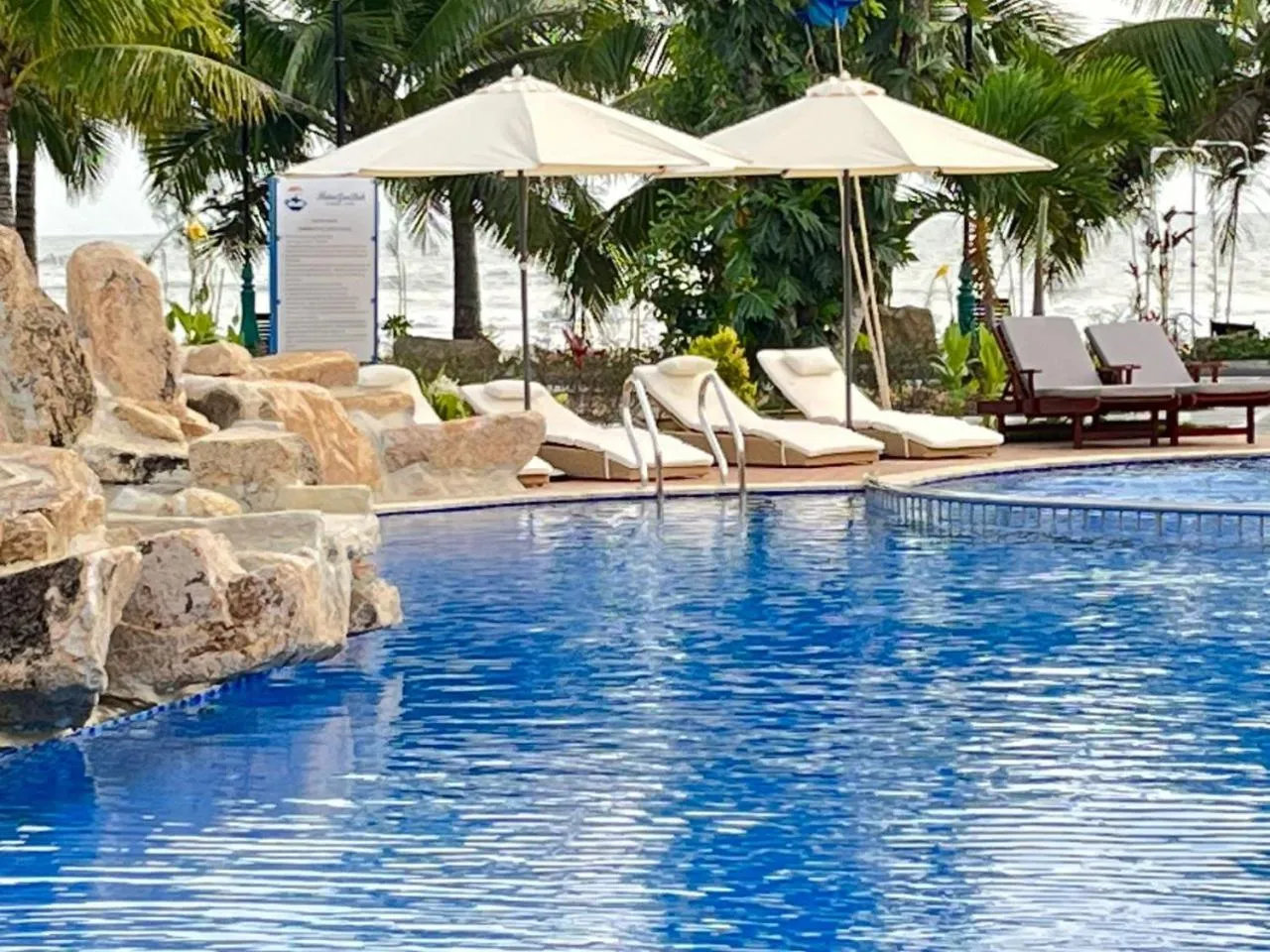 Swimming pool in Hodota Cam Bình Resort & Spa - Lagi Beach