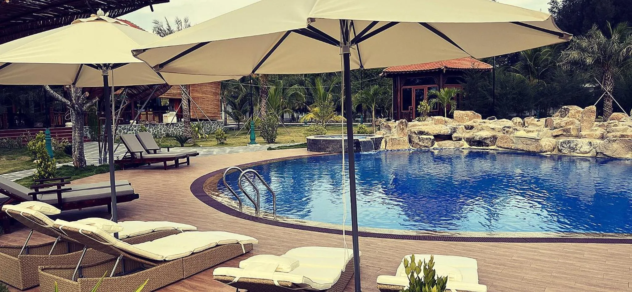 Swimming pool in Hodota Cam Bình Resort & Spa - Lagi Beach