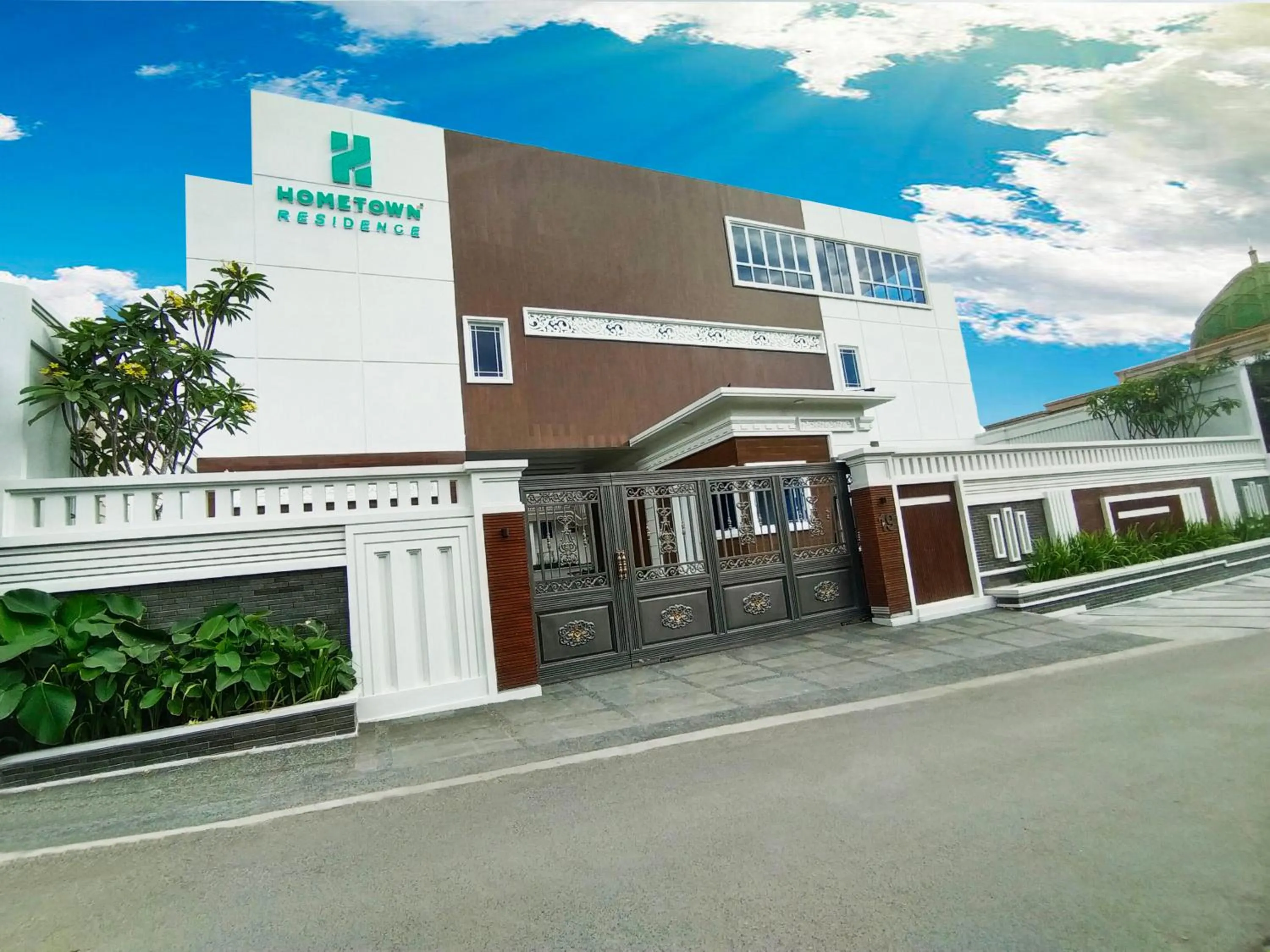 Facade/entrance in Hometown Residence