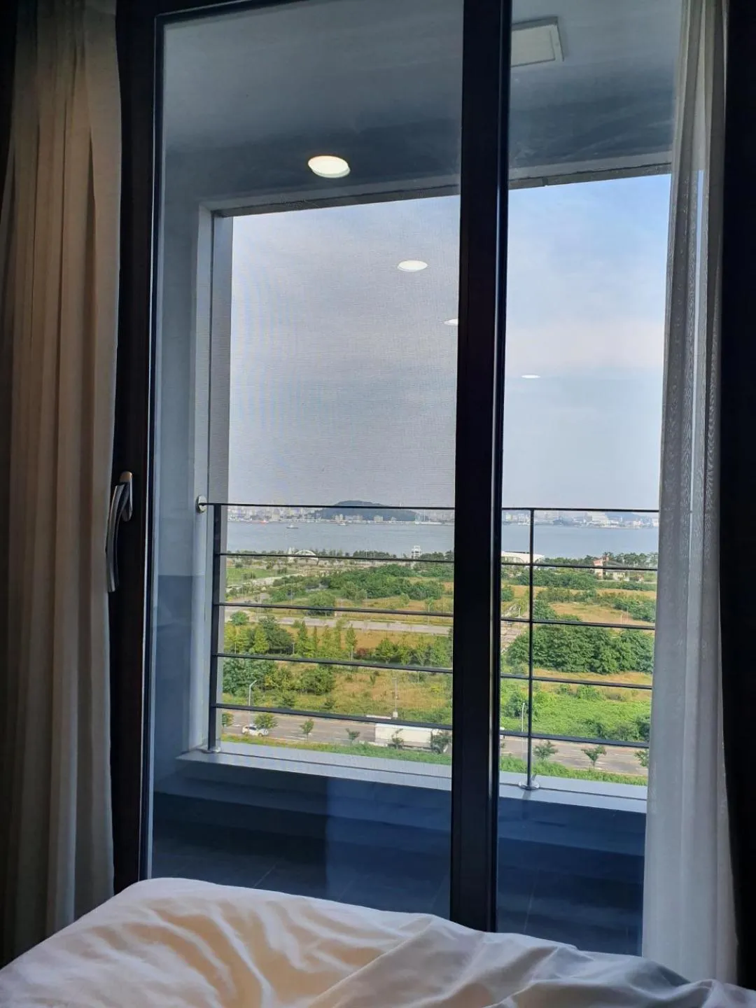 View (from property/room), Bed in Incheon Rivieraverium Hotel