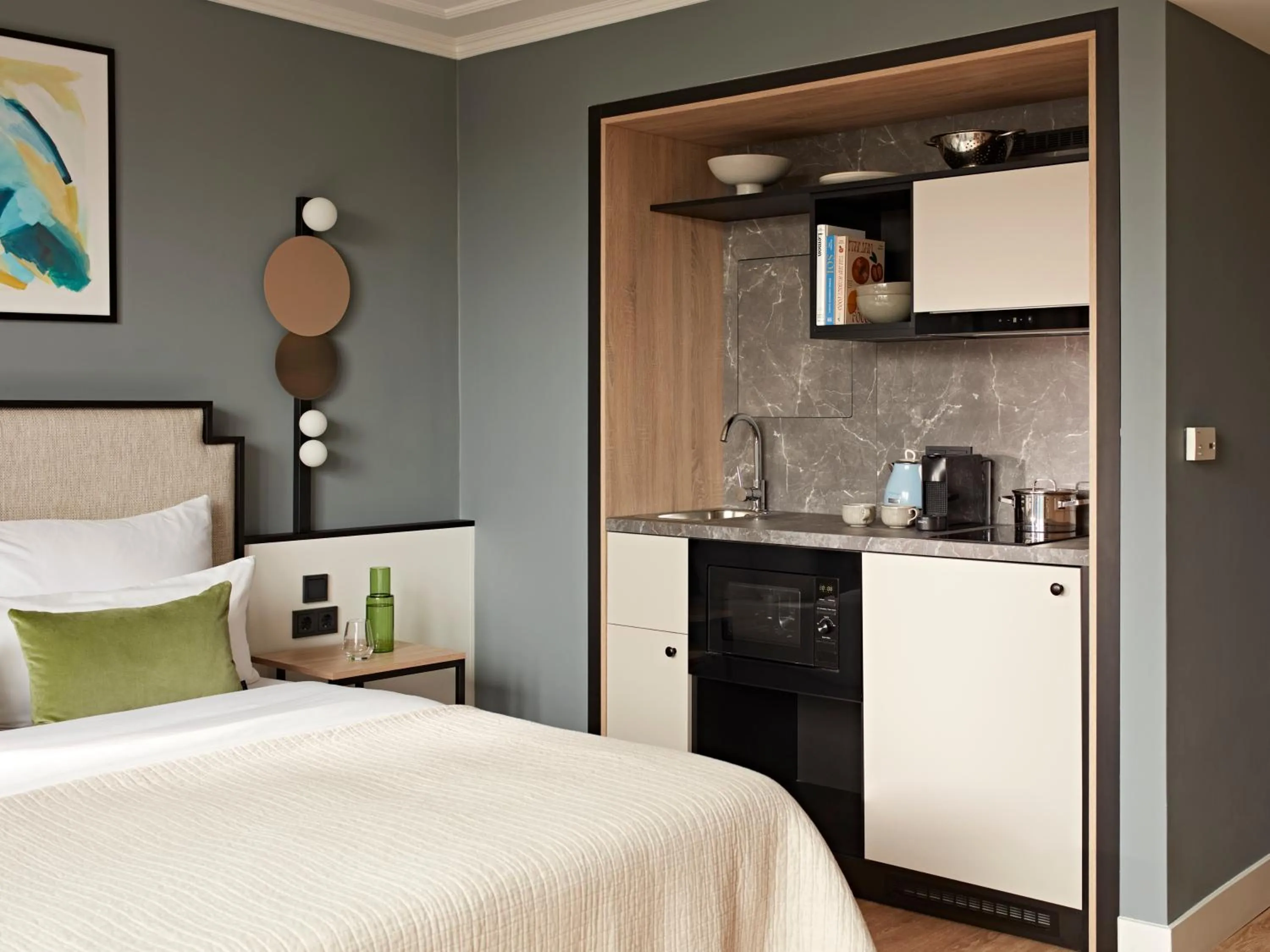 kitchen, Bed in Numa Berlin Arc