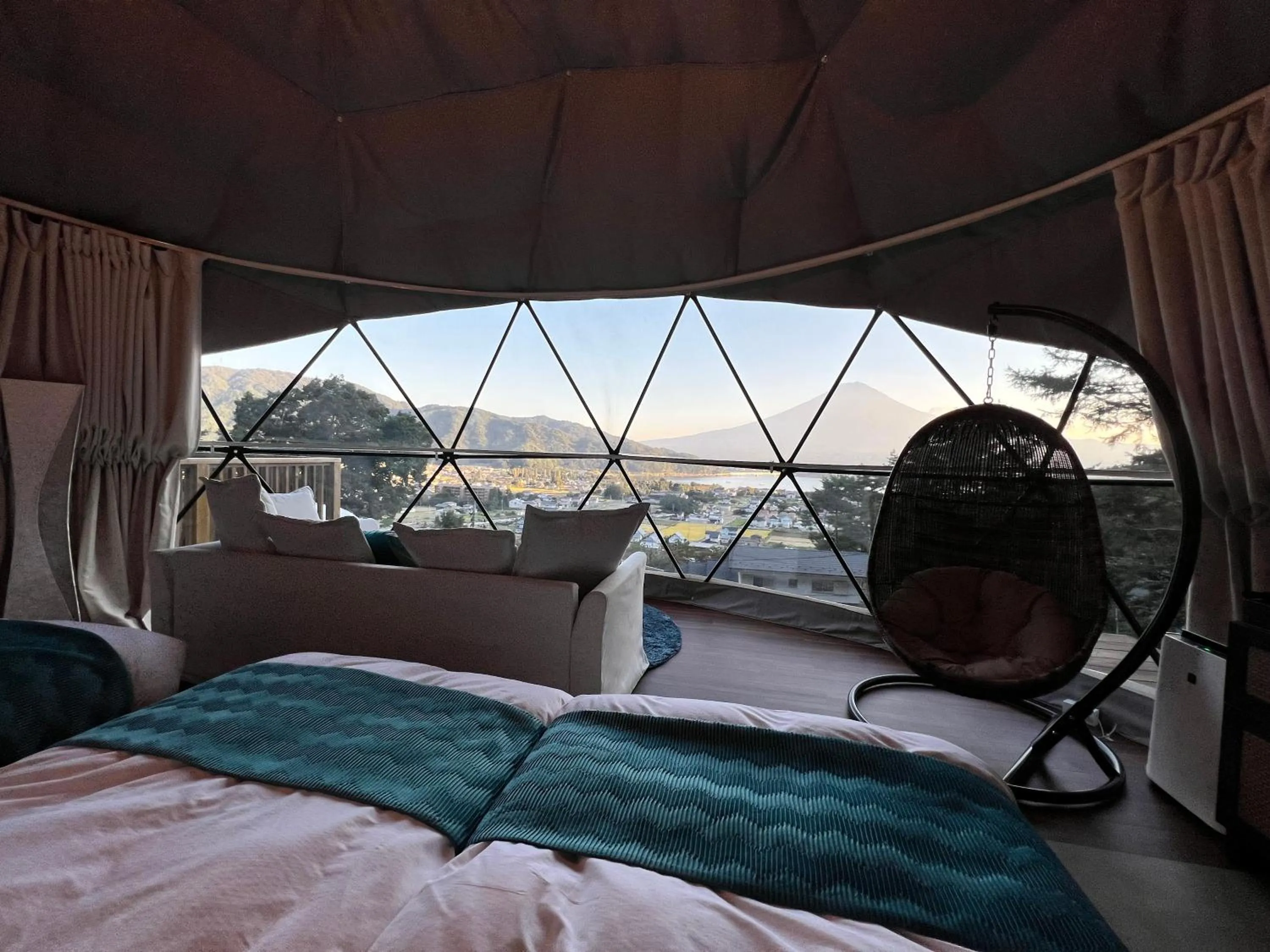 Bed in Mt.Fujiグランピングテラス　嶺乃華