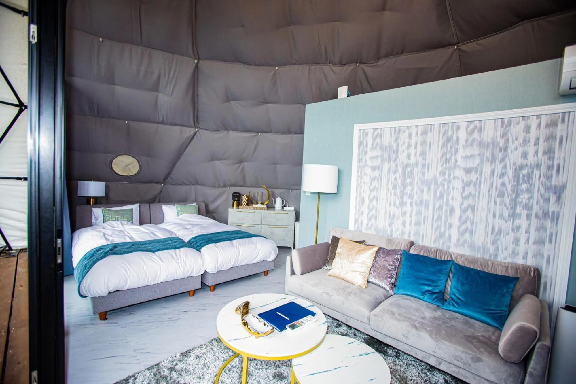 Photo of the whole room, Bed in Mt.Fujiグランピングテラス　嶺乃華