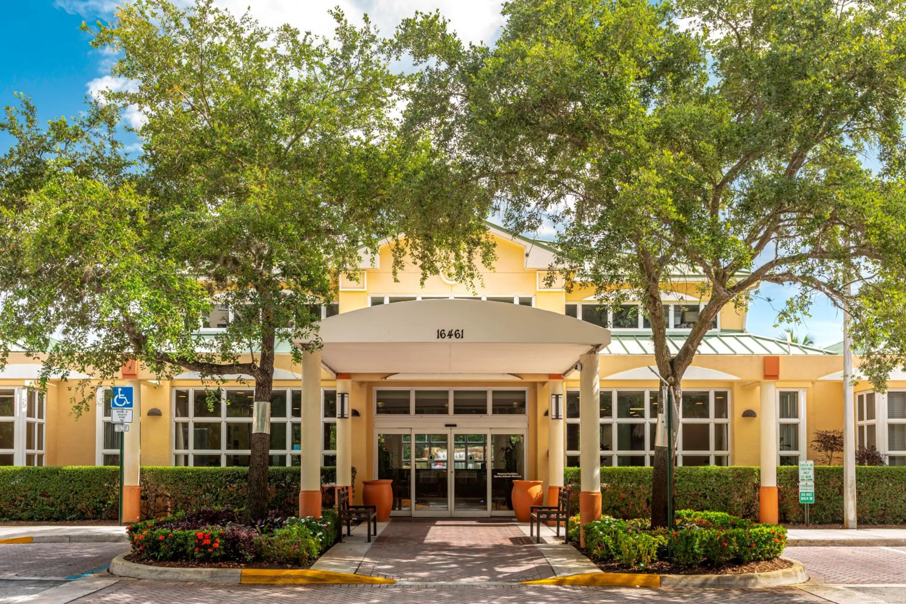 Facade/entrance in Vacation Village at Weston, Fort Lauderdale