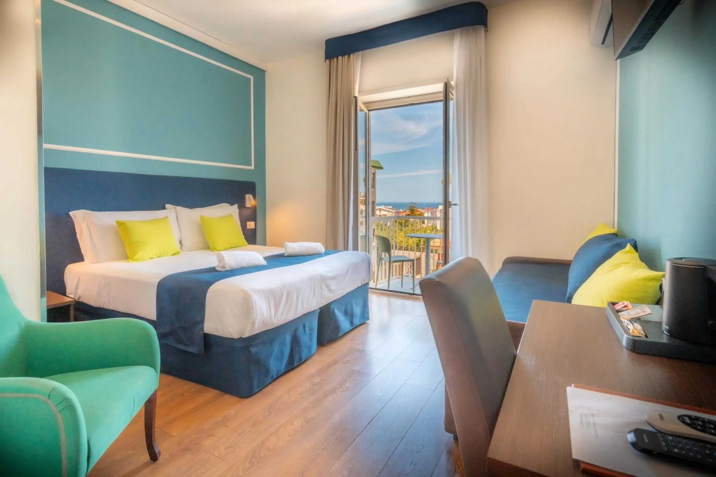 Double or Twin Room with Partial Sea View in Hotel La Pergola Double or Twin Room with Partial Sea View in Hotel La Pergola