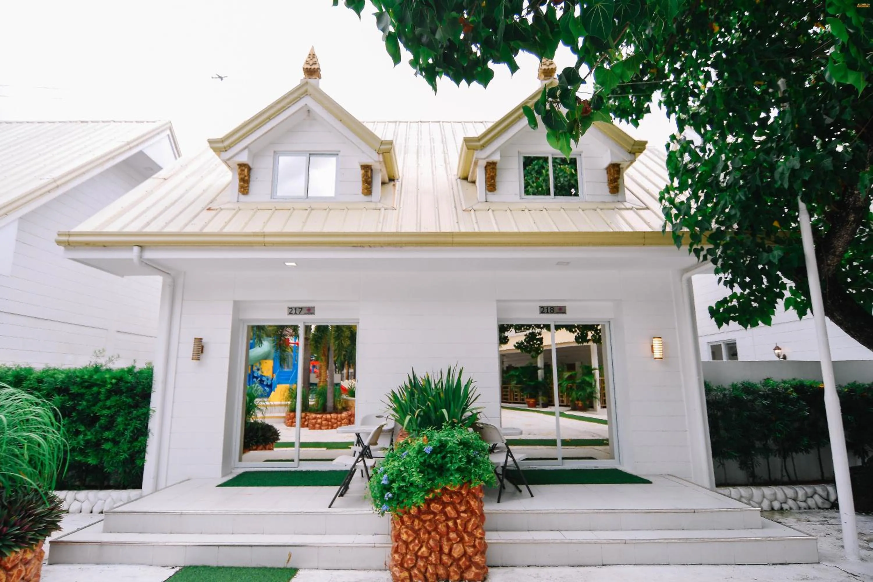 Villa Excellance Beach and Wave Pool Resort