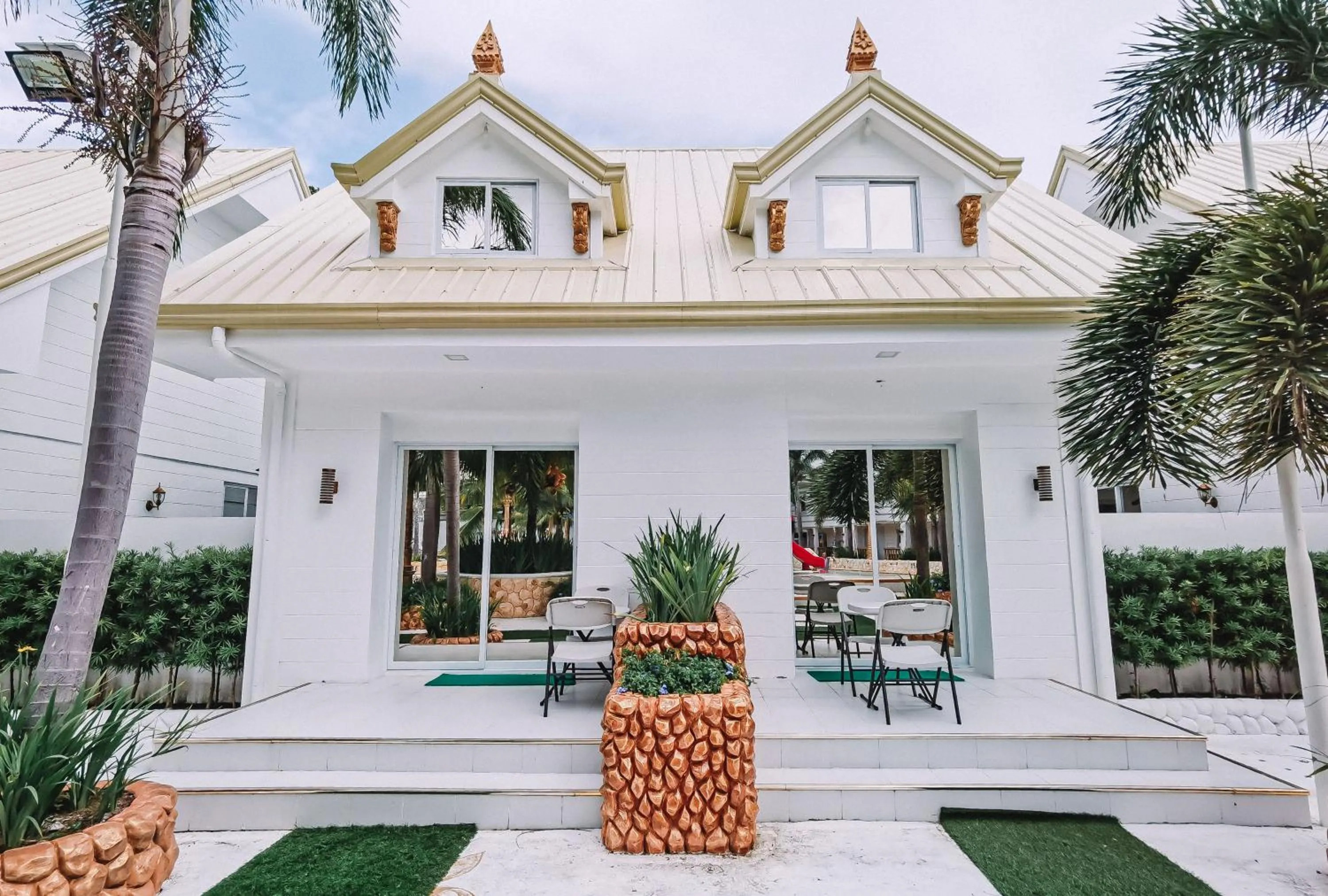 Villa Excellance Beach and Wave Pool Resort