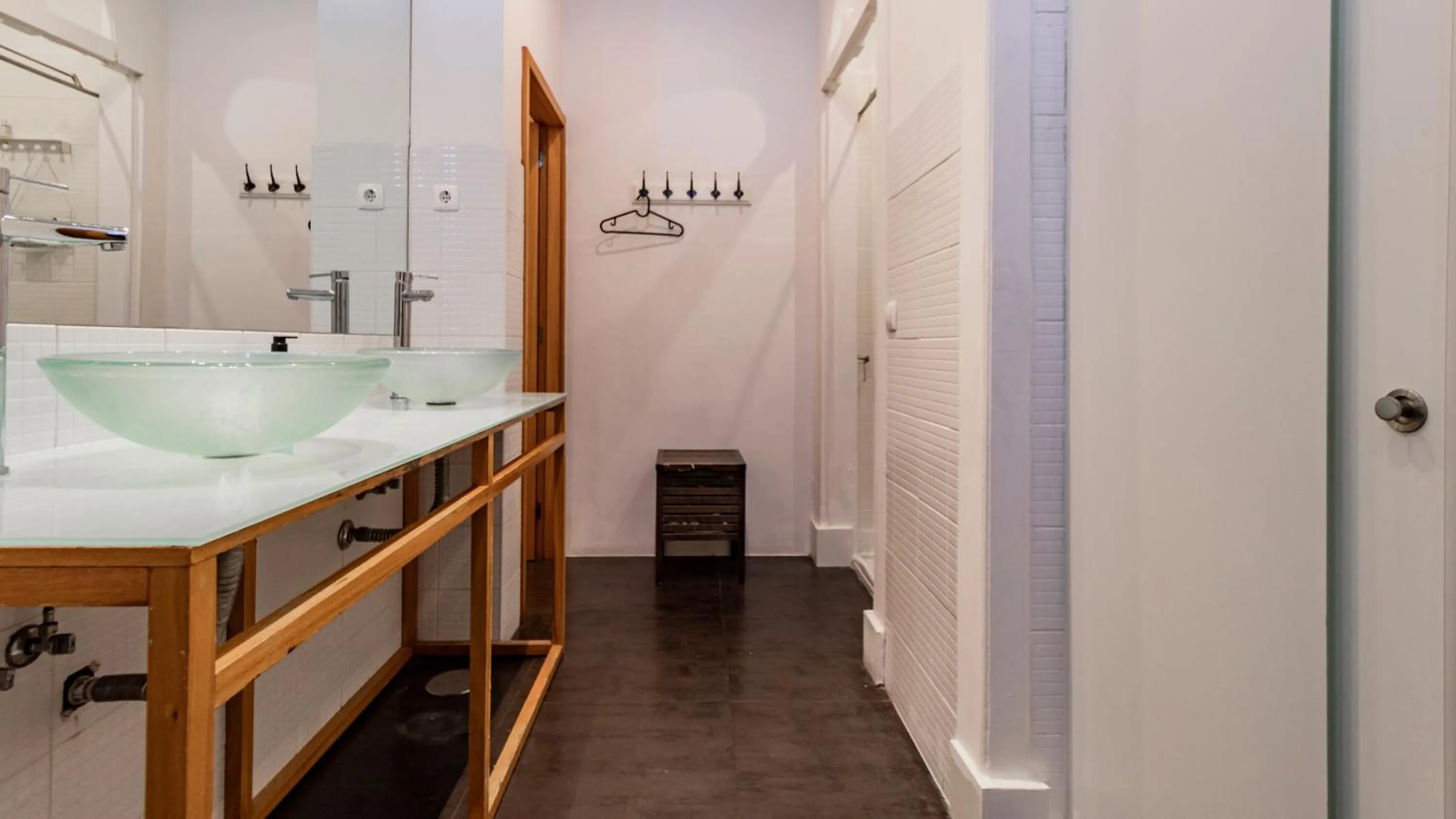 Toilet in Invictus Hostel