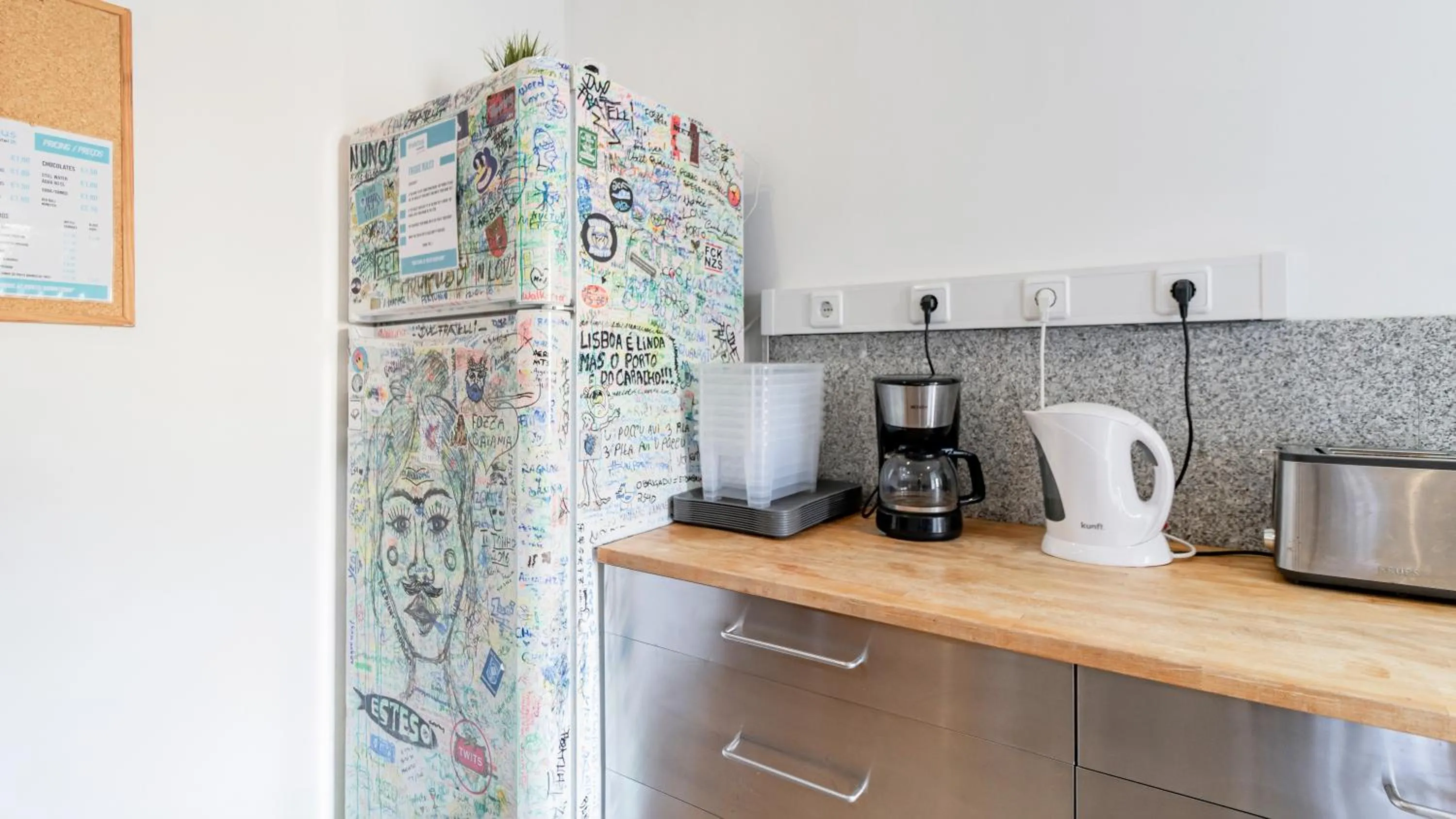 Coffee/tea facilities in Invictus Hostel