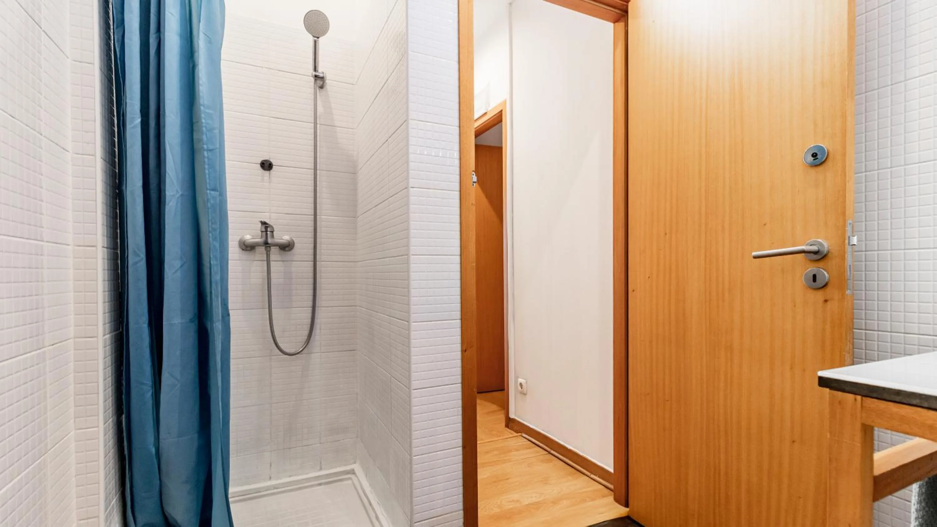 Shower in Invictus Hostel