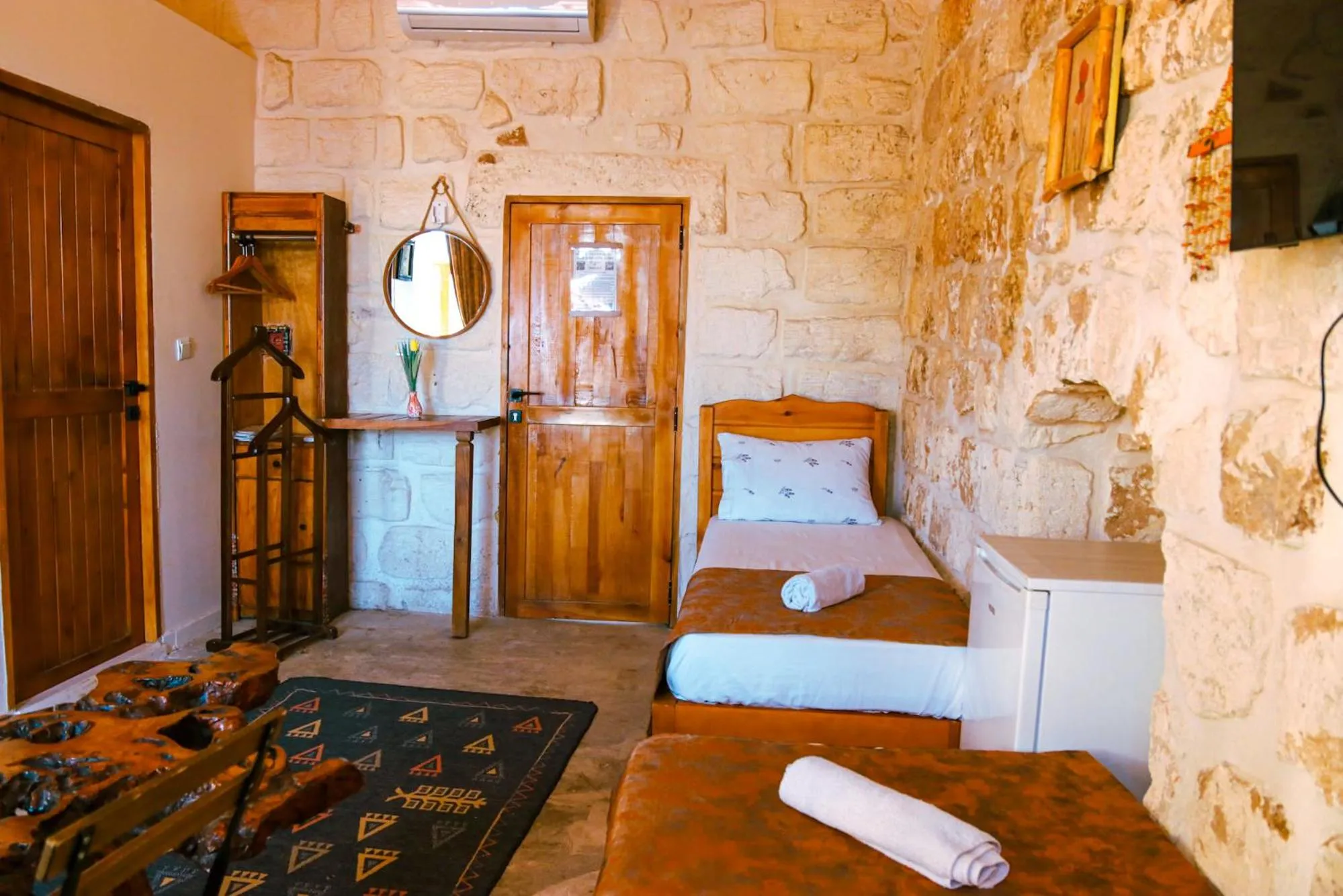 Photo of the whole room, Bed in Mons Masius Hotel Teras