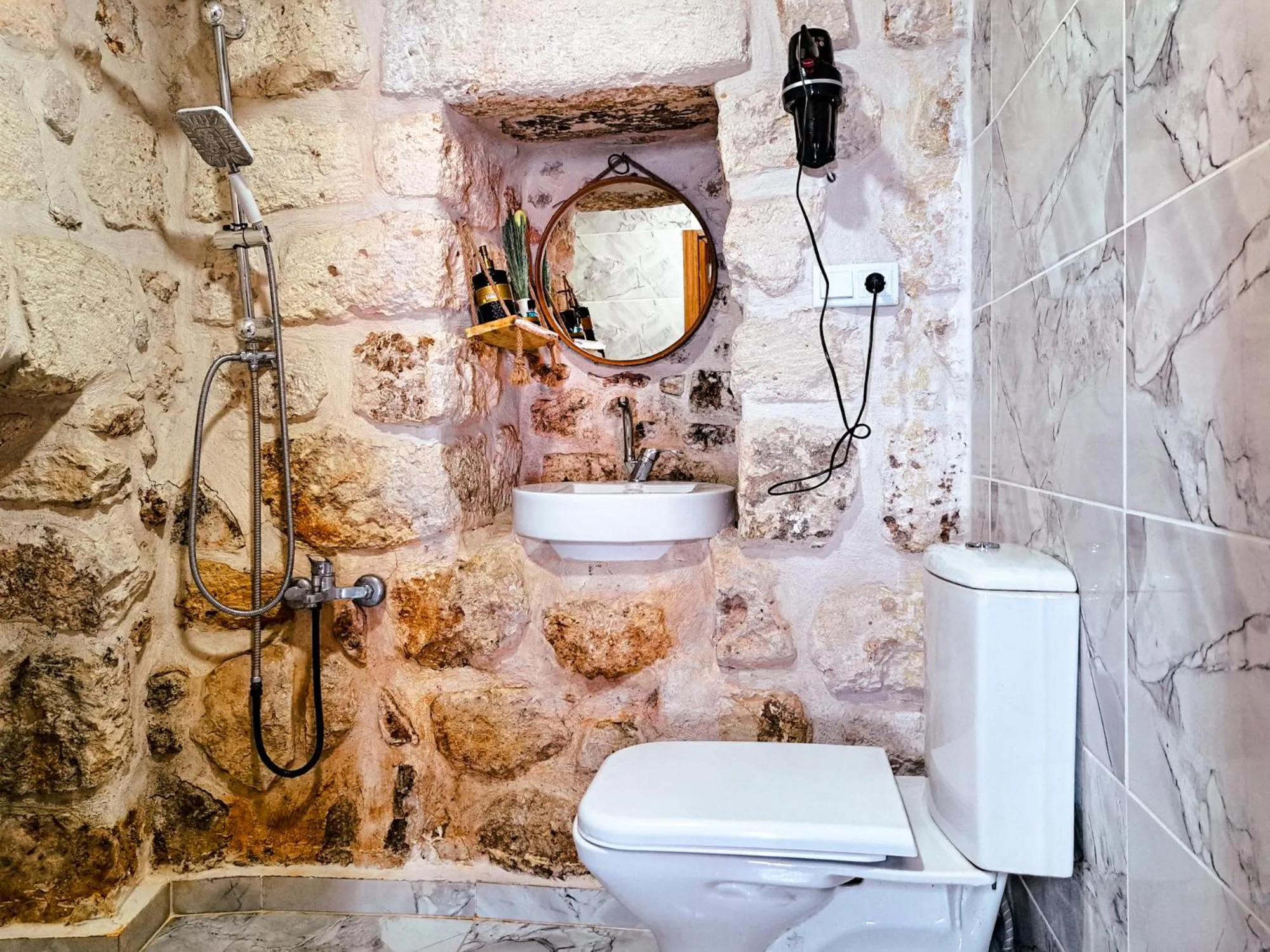 Bathroom in Mons Masius Hotel Teras