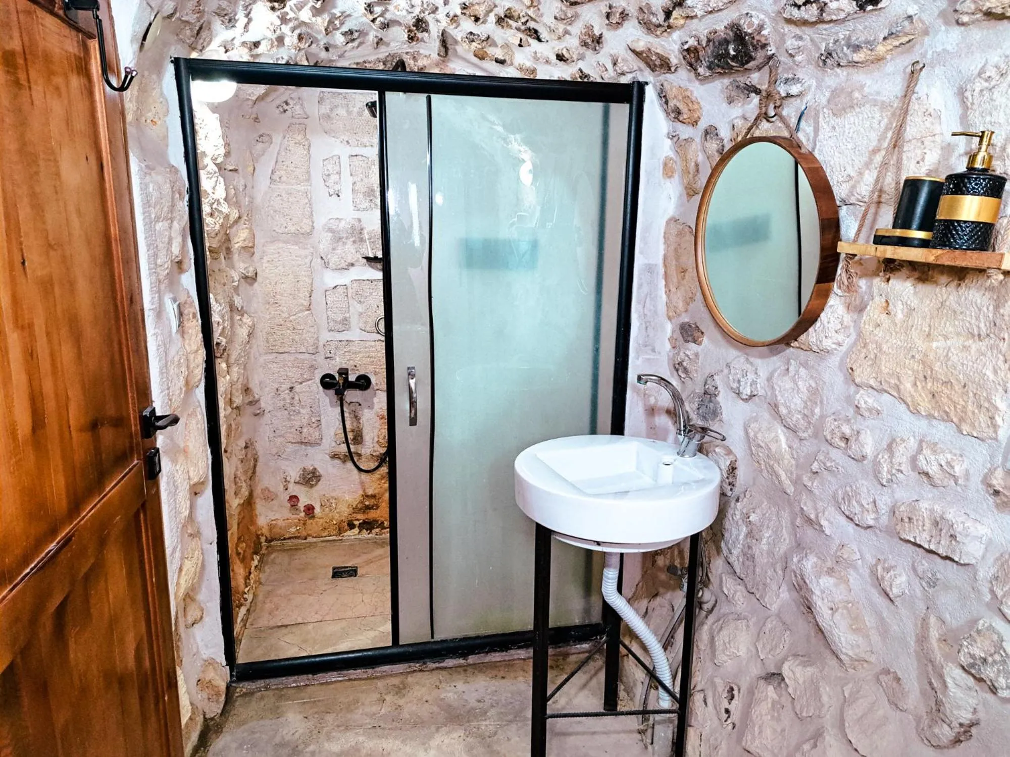 Bathroom in Mons Masius Hotel Teras