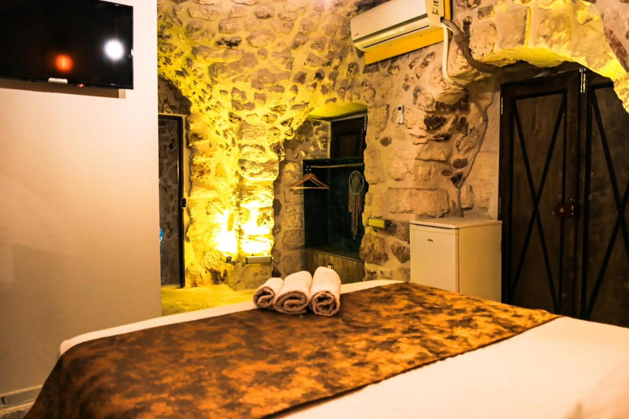 Photo of the whole room, Bed in Mons Masius Hotel Teras