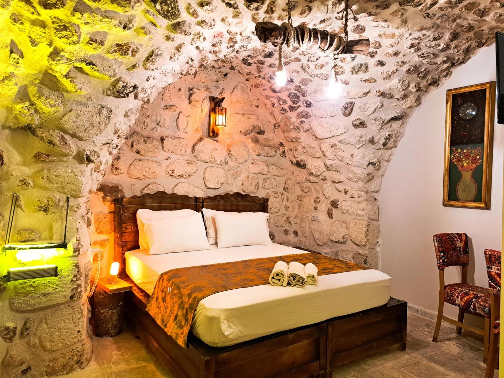 Photo of the whole room, Bed in Mons Masius Hotel Teras