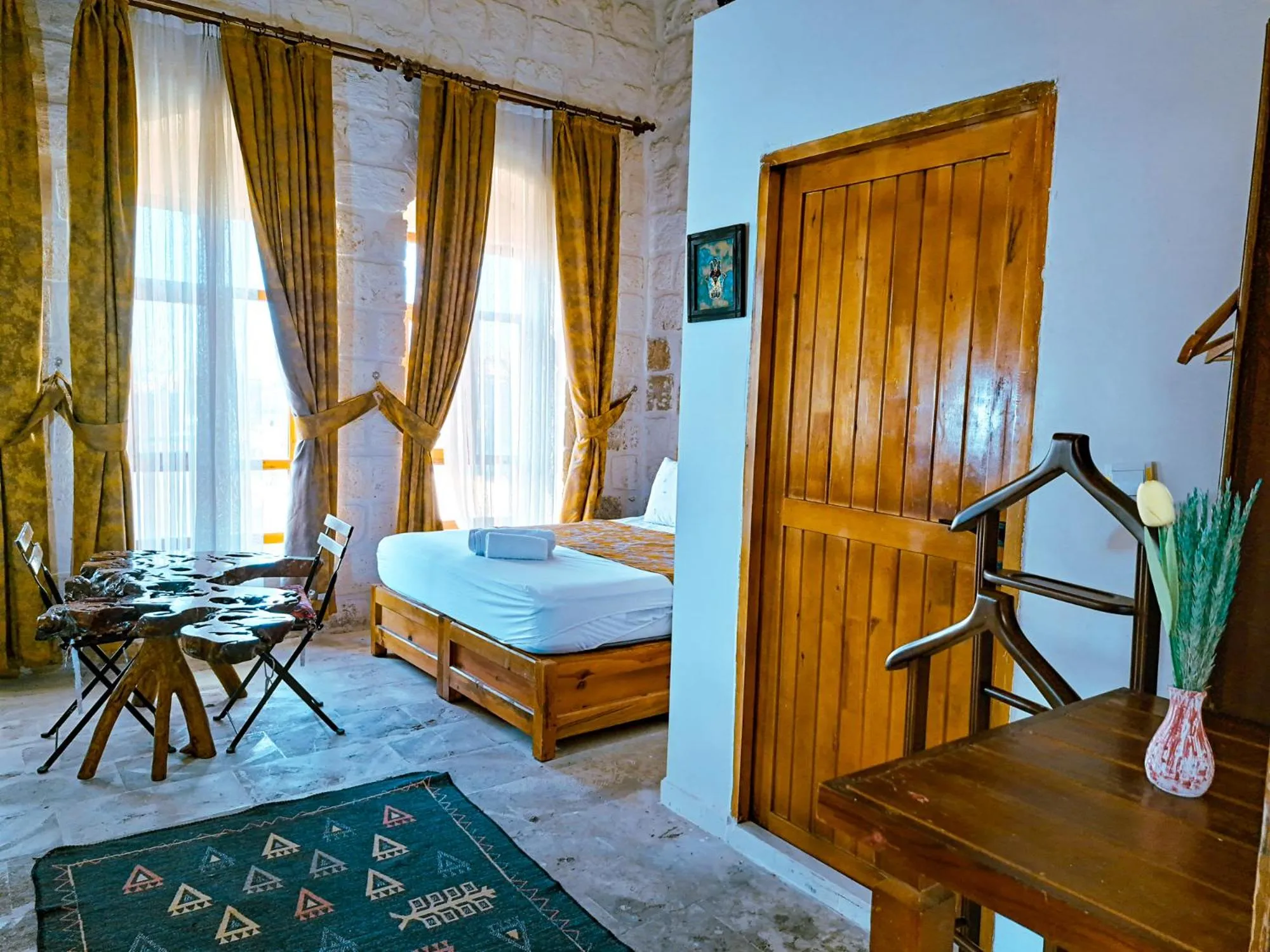 Photo of the whole room, Bed in Mons Masius Hotel Teras