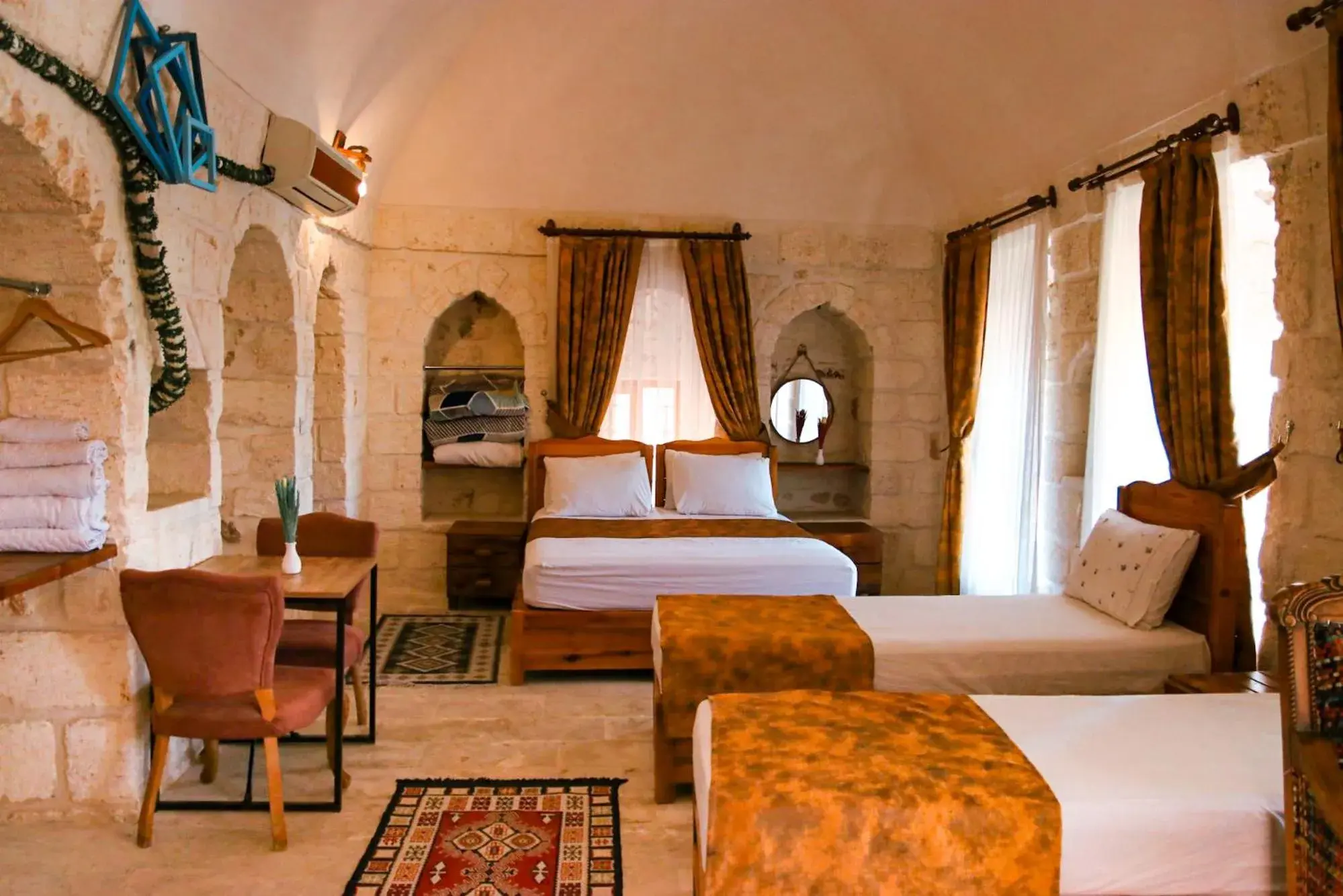 Deluxe Double Room with Extra Bed in Mons Masius Hotel Teras Deluxe Double Room with Extra Bed in Mons Masius Hotel Teras