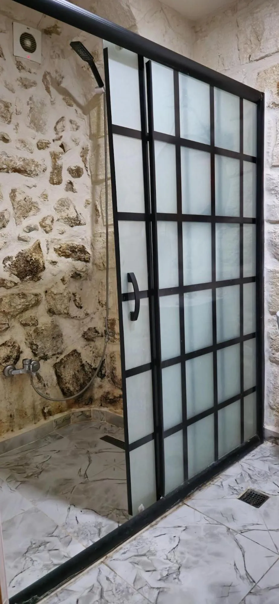 Bathroom in Mons Masius Hotel Teras