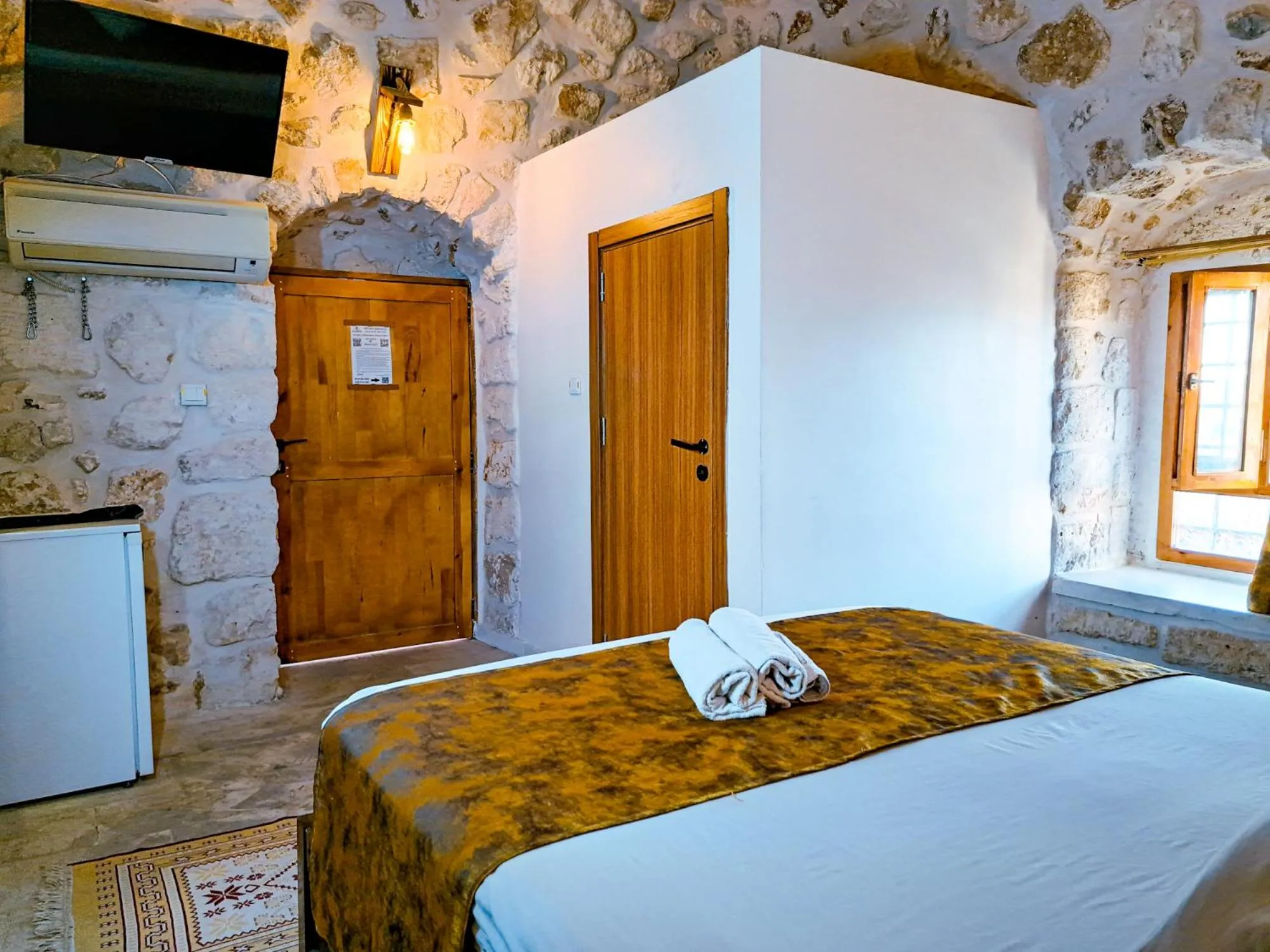 Photo of the whole room, Bed in Mons Masius Hotel Teras