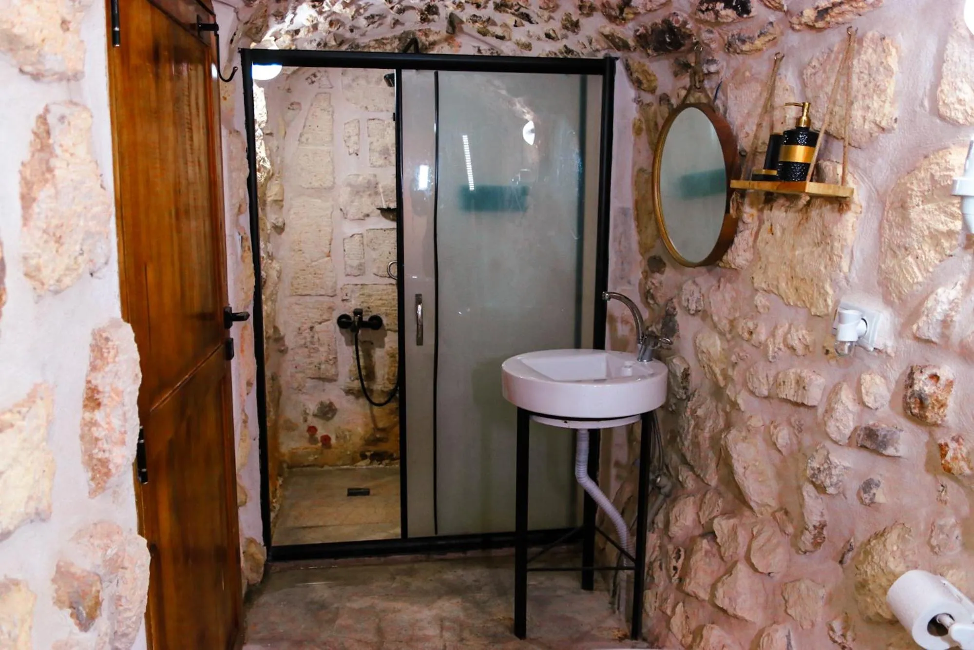 Bathroom in Mons Masius Hotel Teras