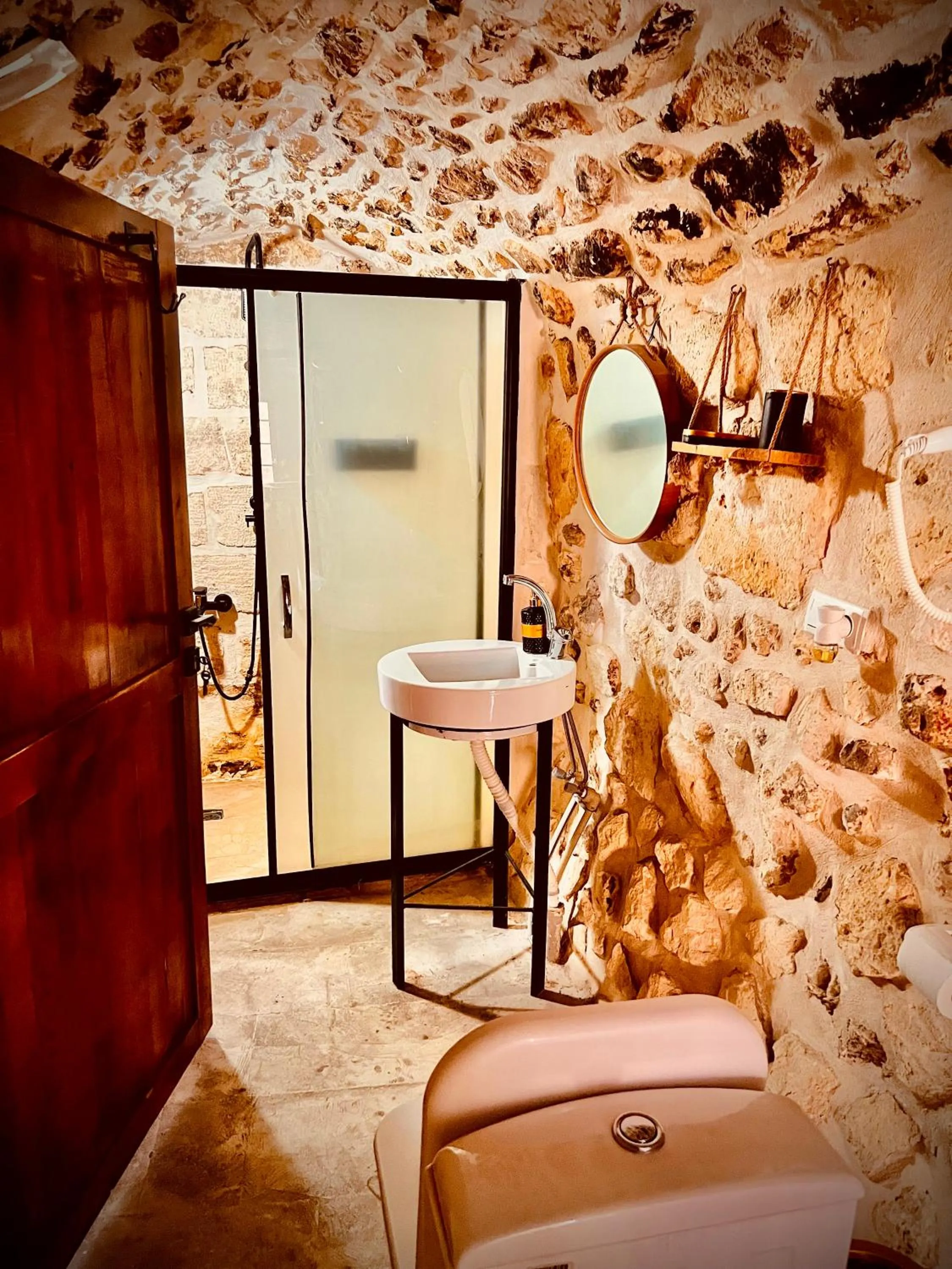 Bathroom, Bed in Mons Masius Hotel Teras