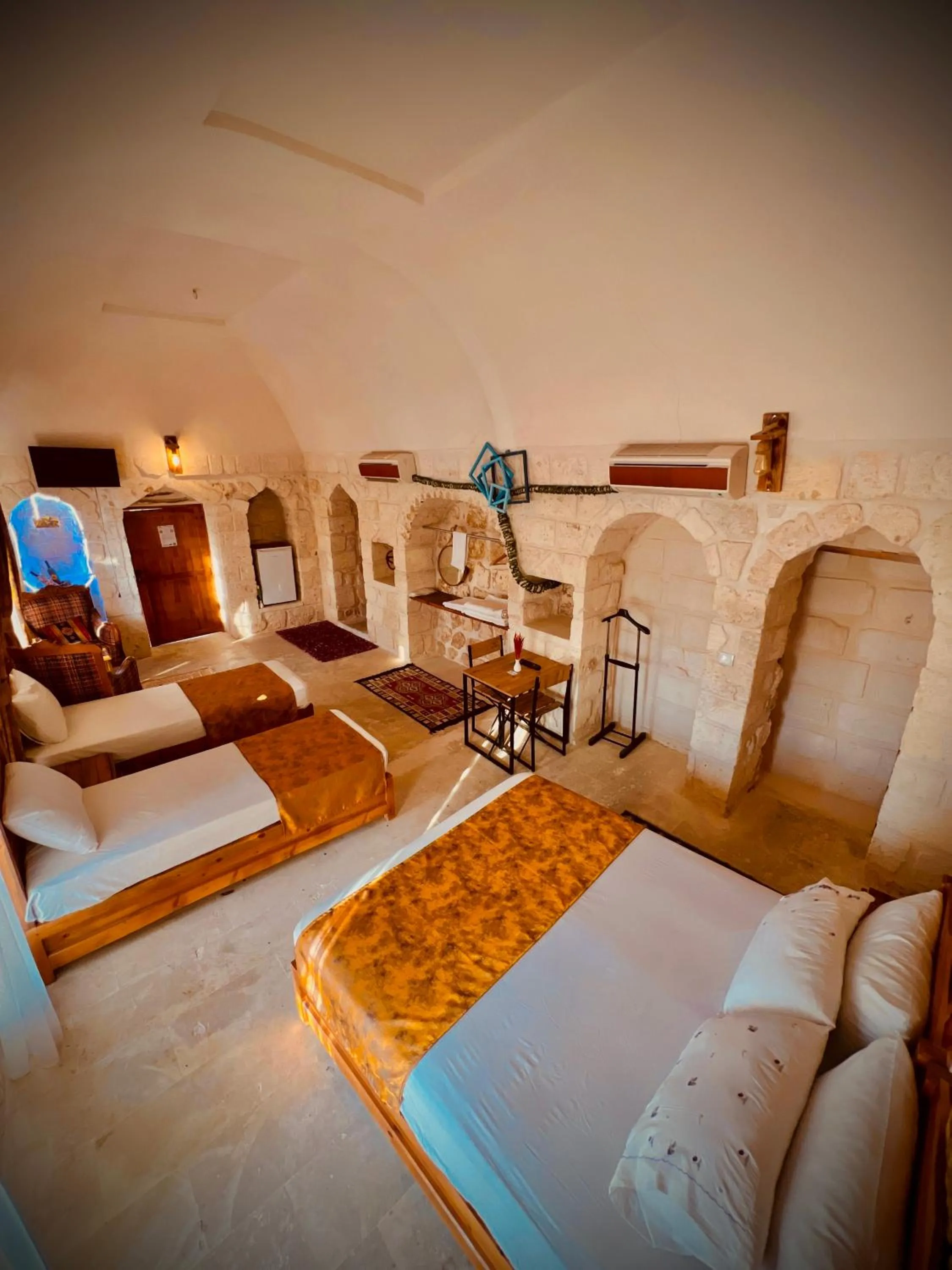 Photo of the whole room, Bed in Mons Masius Hotel Teras