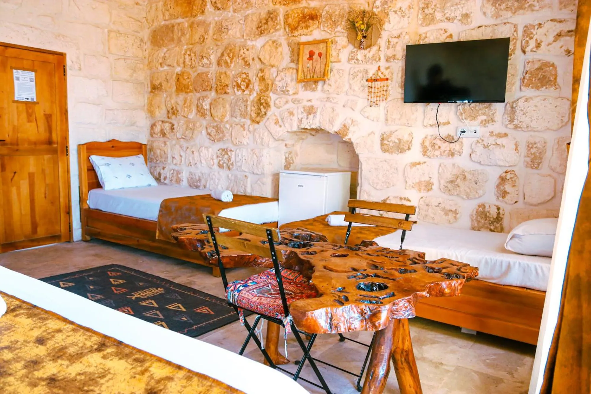 Photo of the whole room, Bed in Mons Masius Hotel Teras