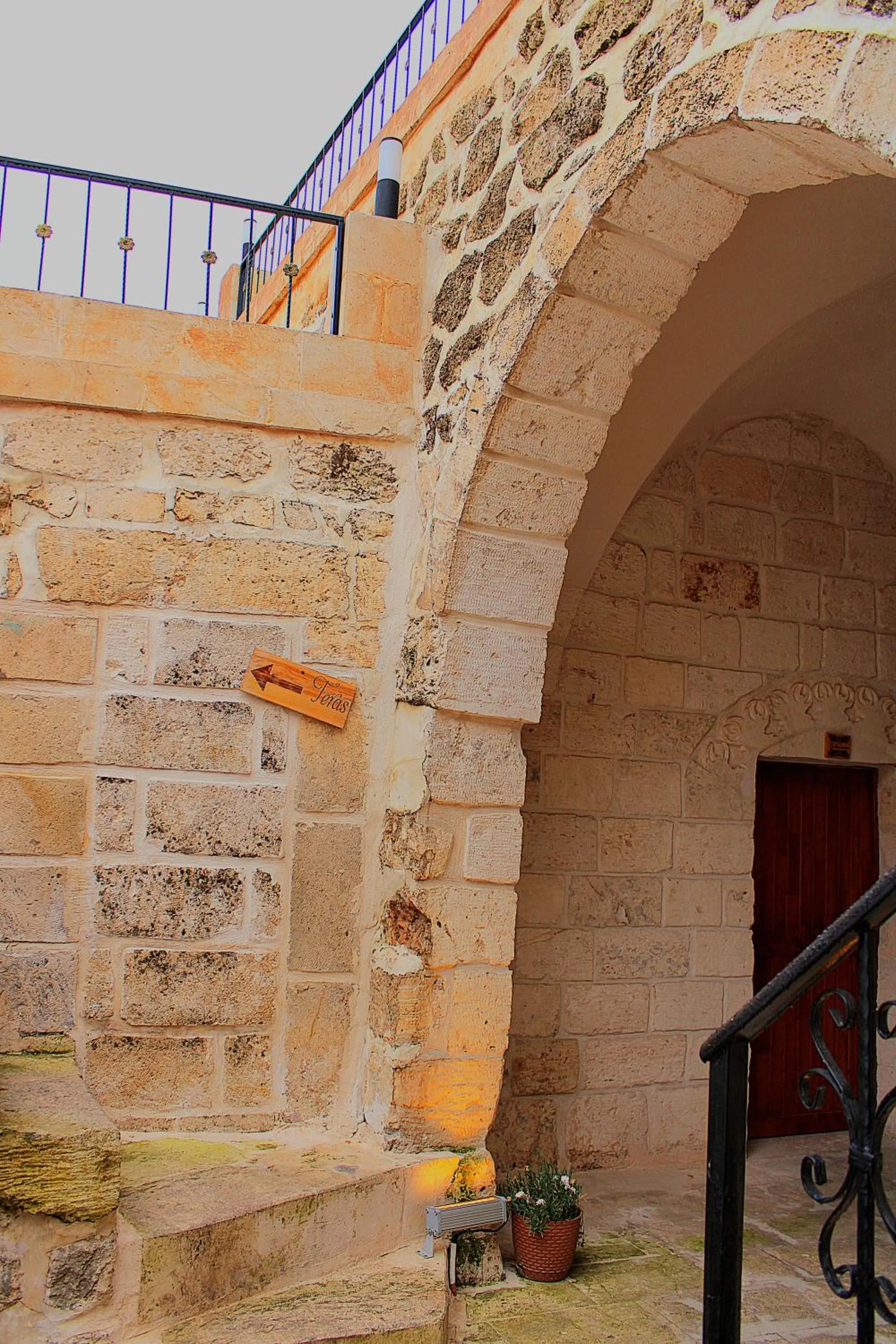 Day in Mons Masius Hotel Teras