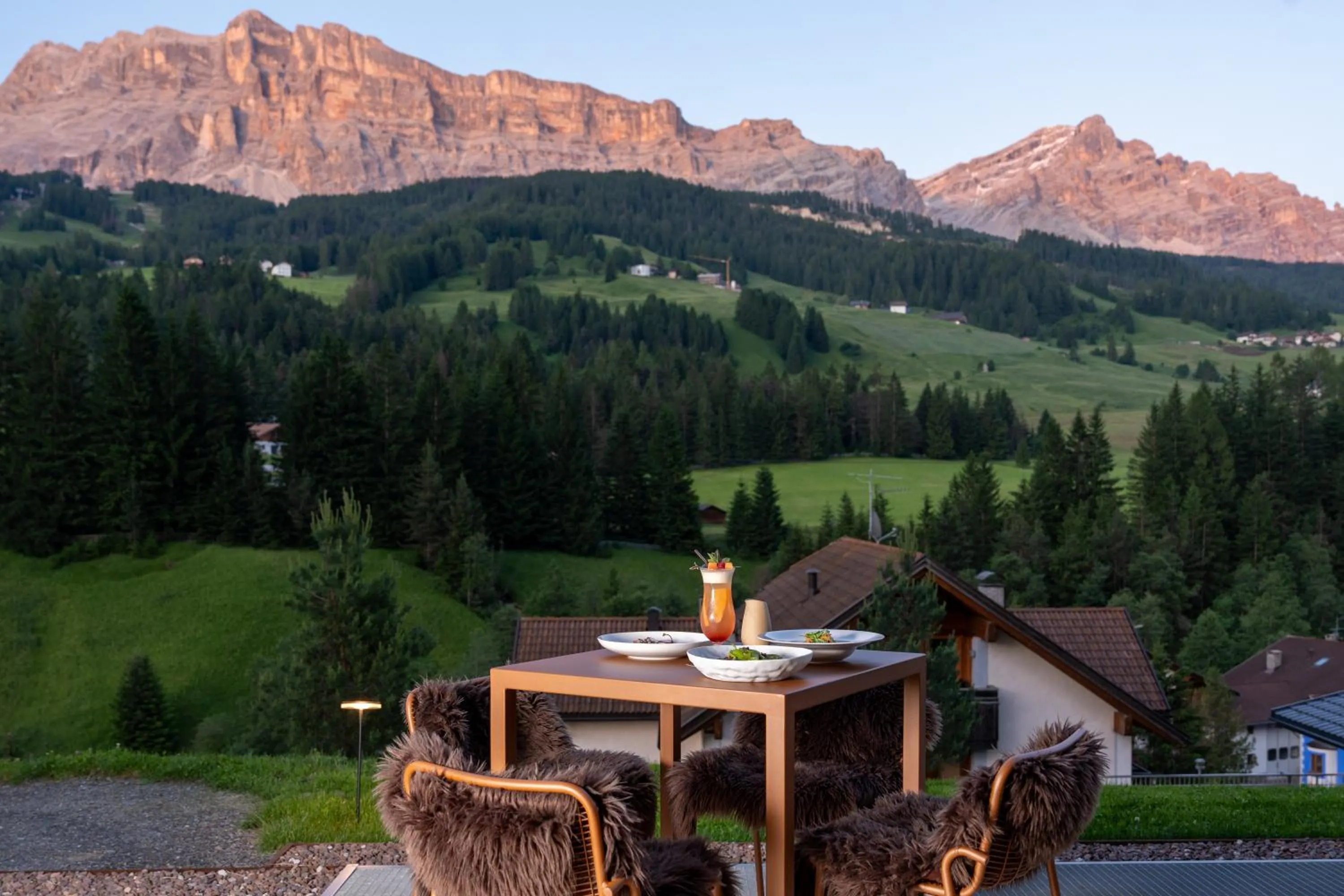 Restaurant/places to eat in Badia Hill