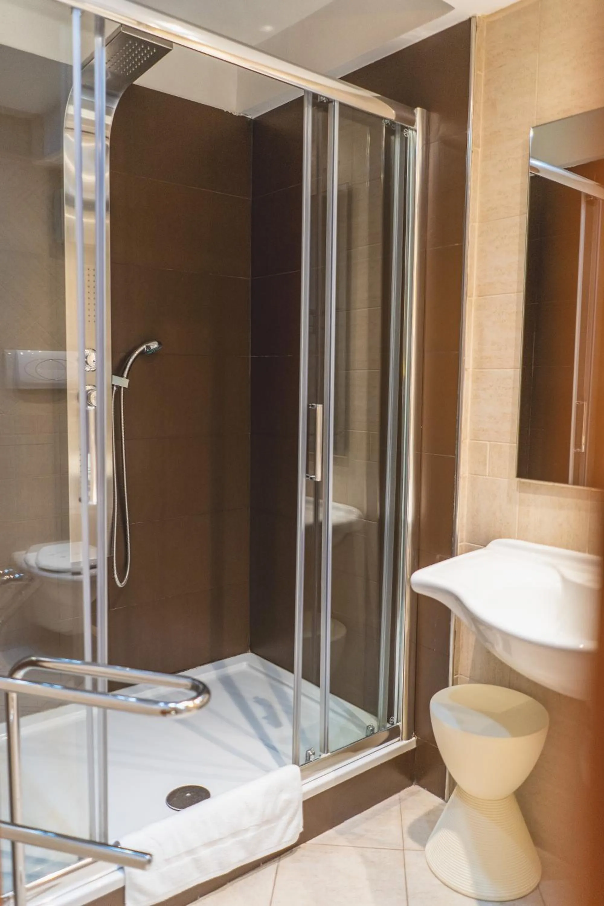 Bathroom in Hotel Continental