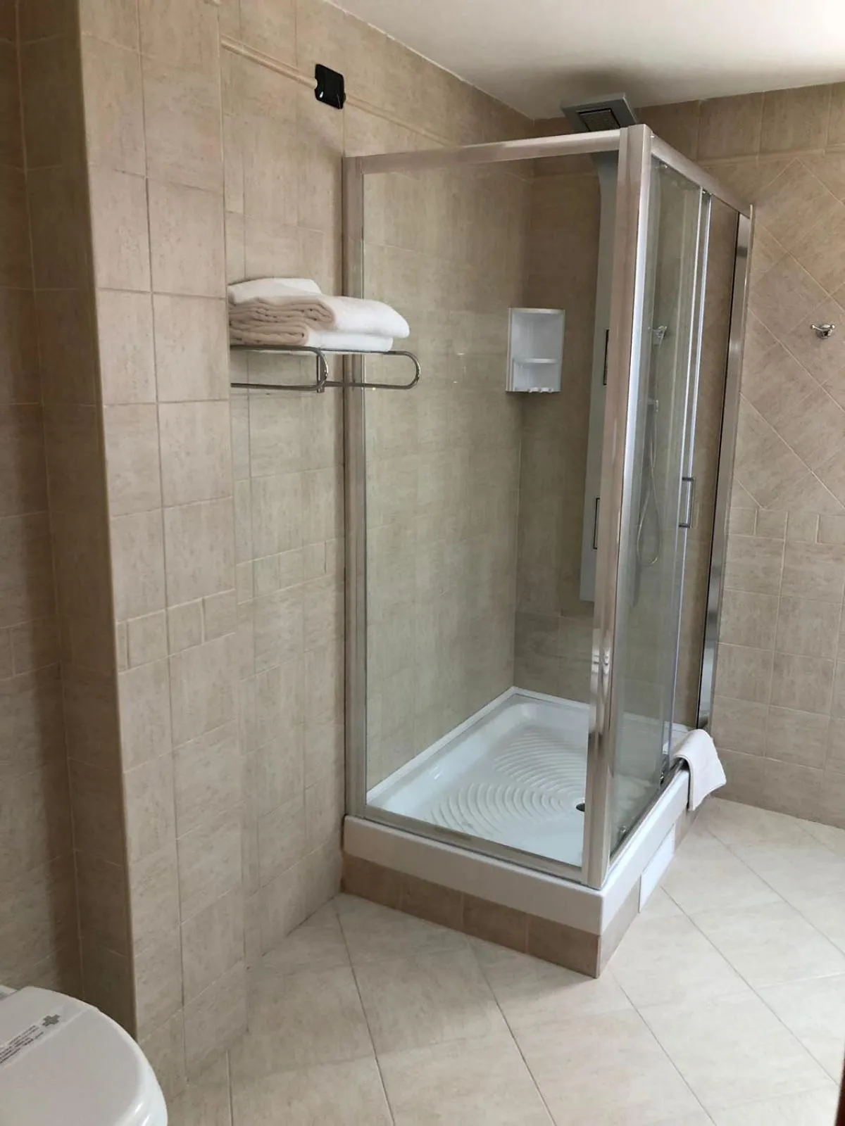 Shower in Hotel Continental