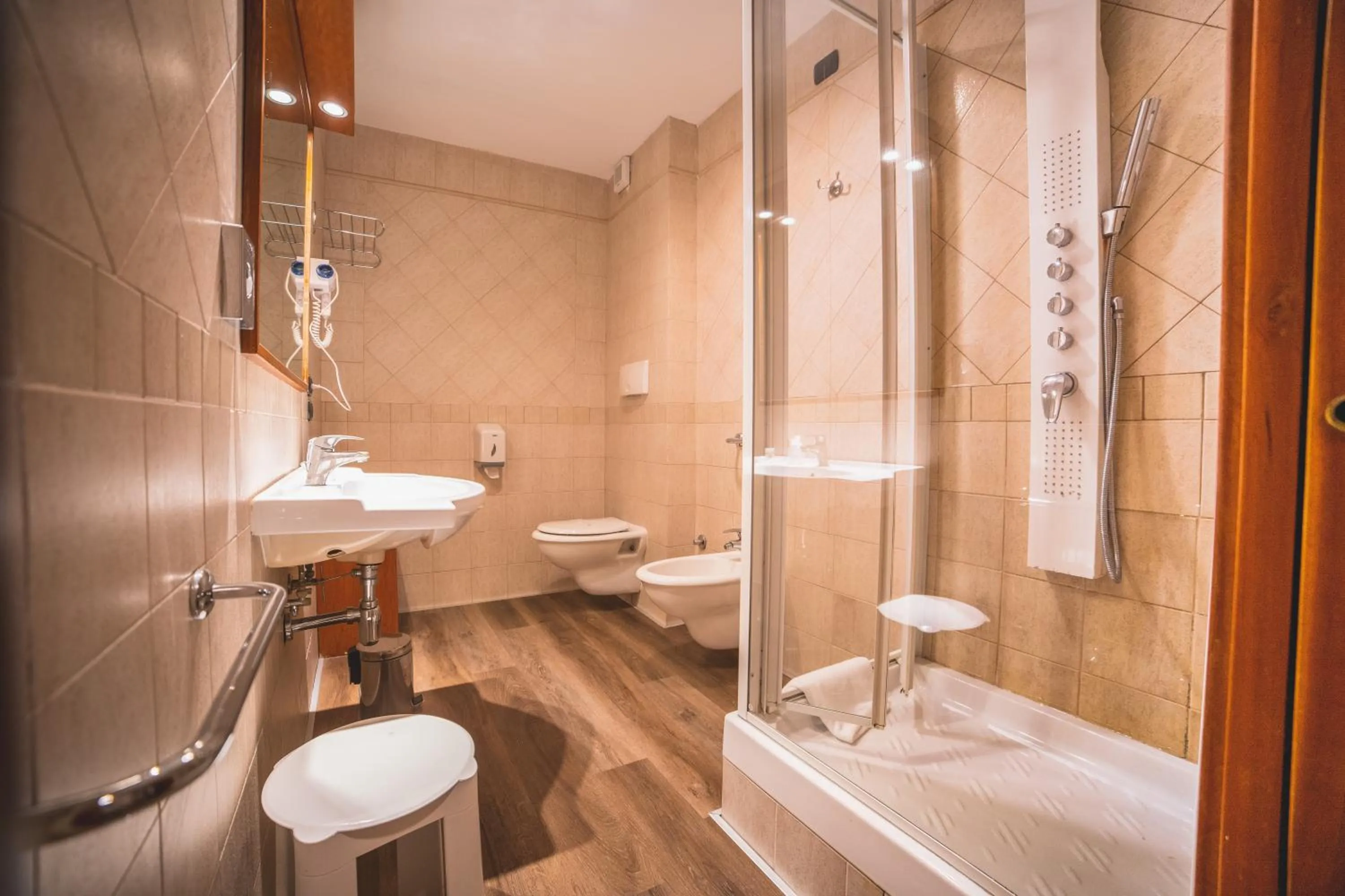 Shower in Hotel Continental