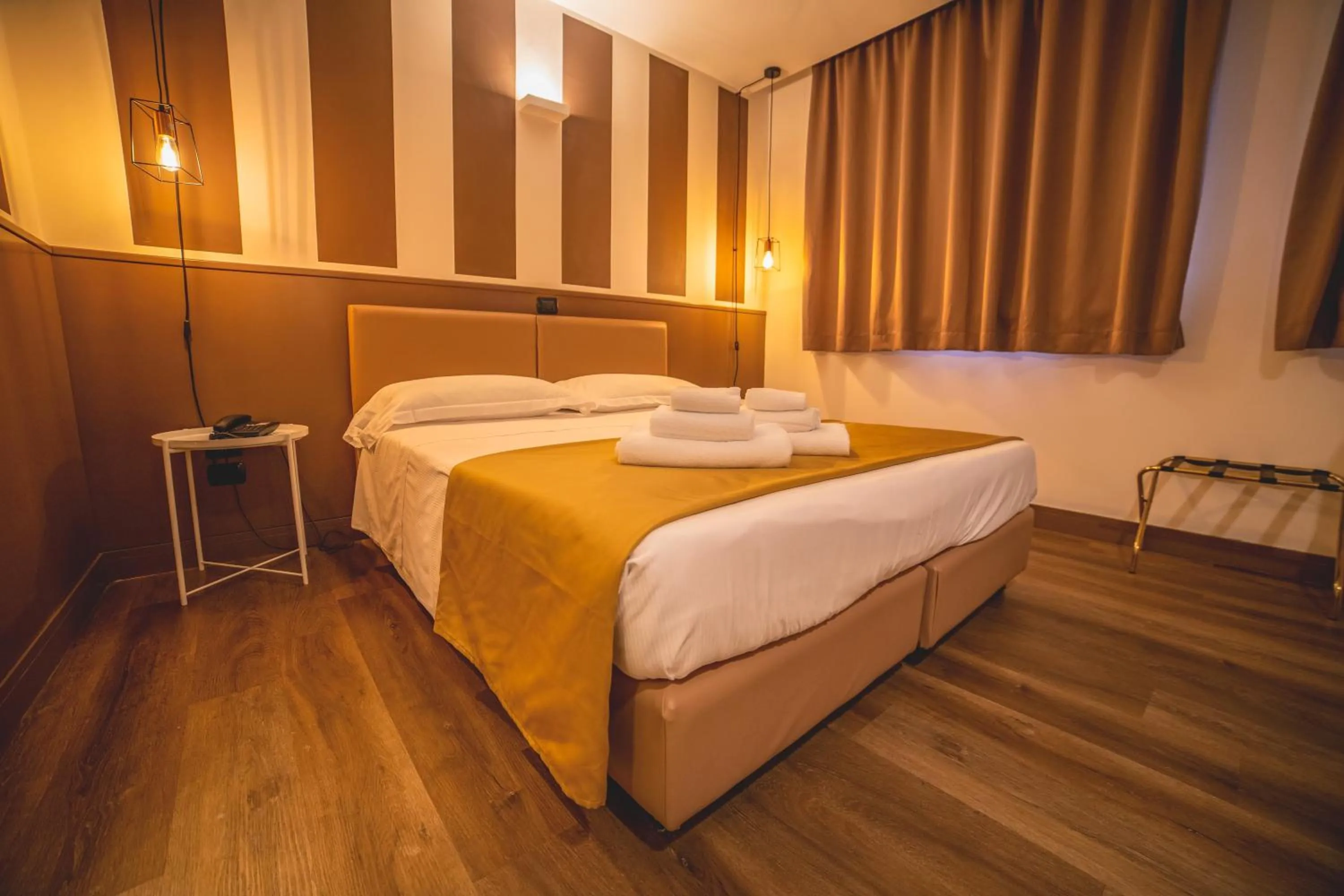 Bedroom, Bed in Hotel Continental