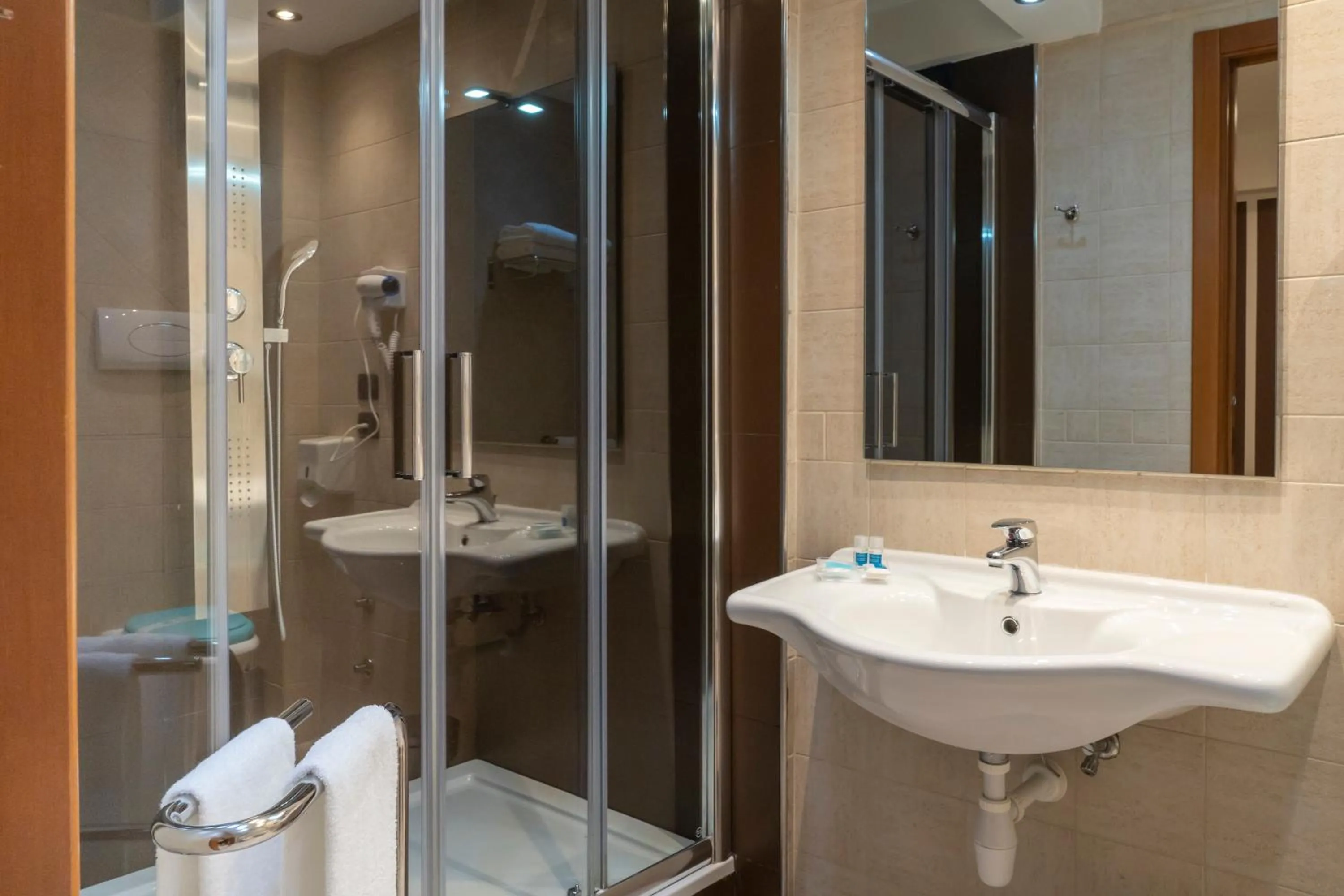 Bathroom in Hotel Continental