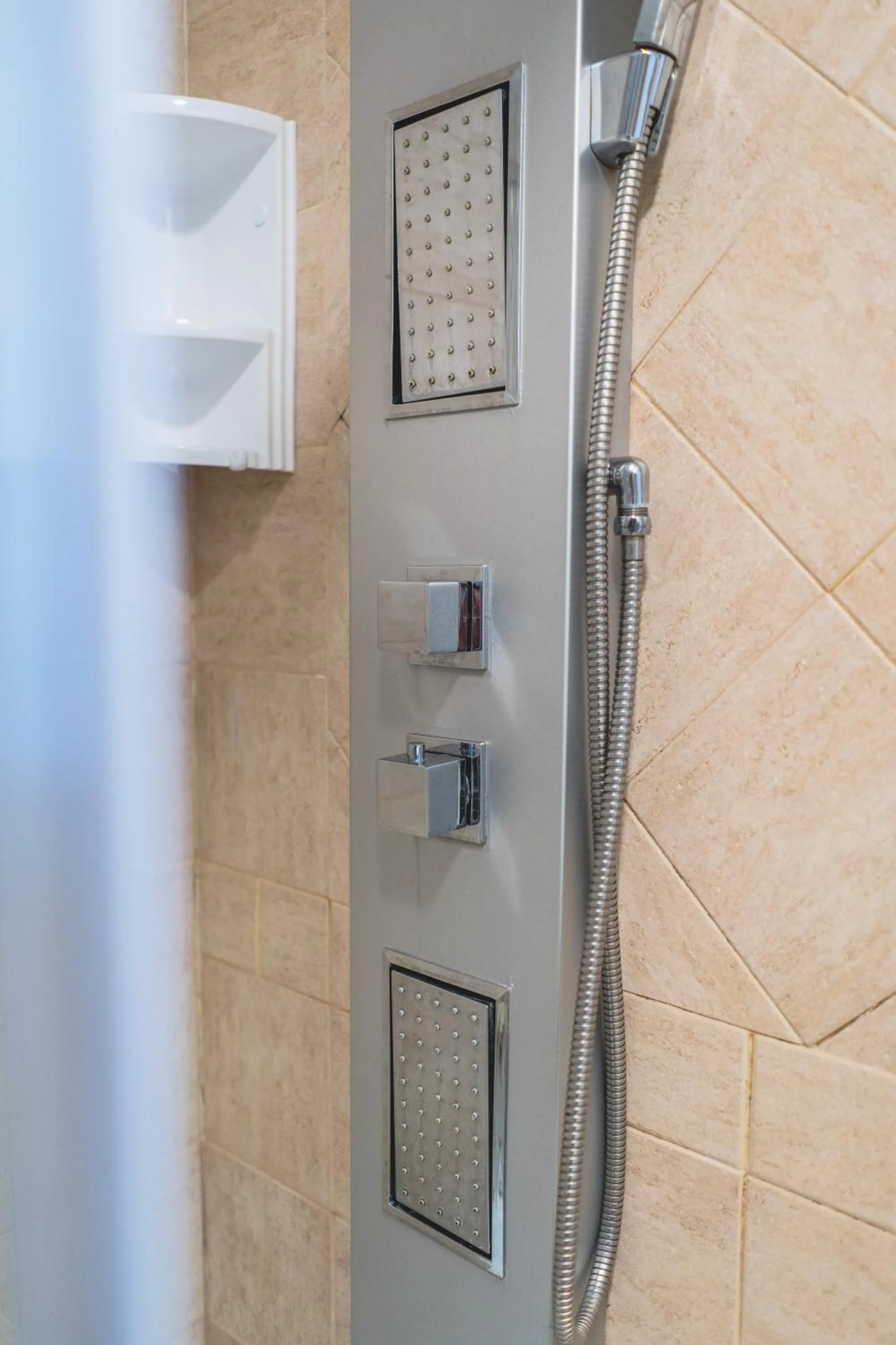 Shower in Hotel Continental