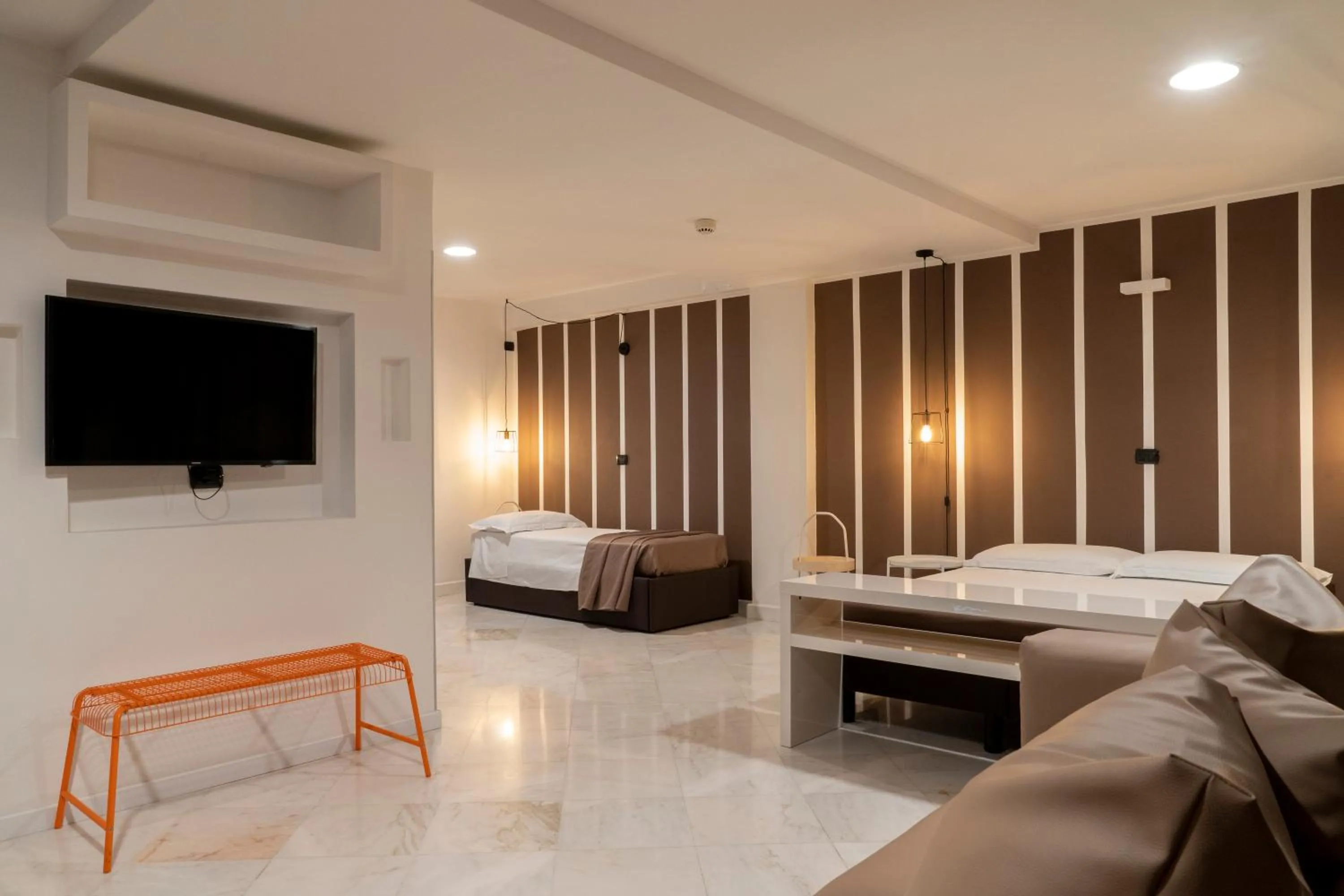 Living room, Bed in Hotel Continental