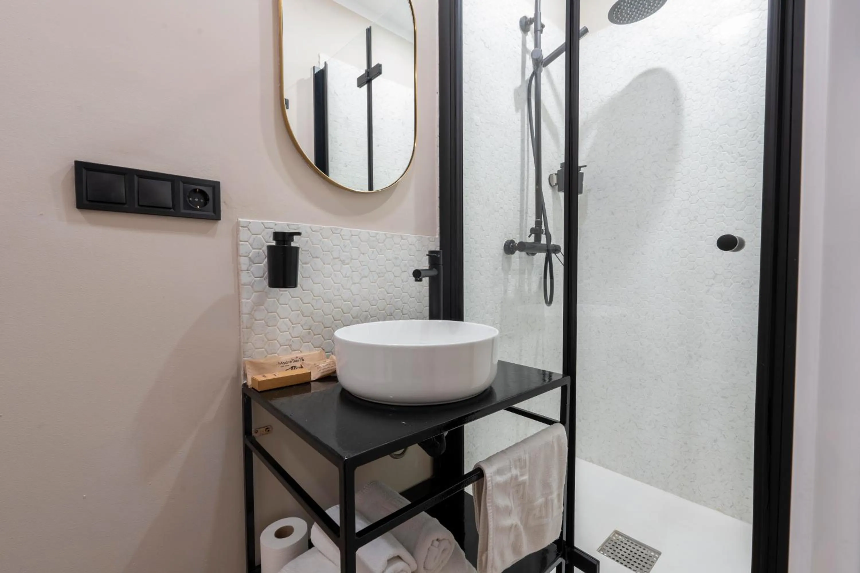 Bathroom in Negresco Plaza España