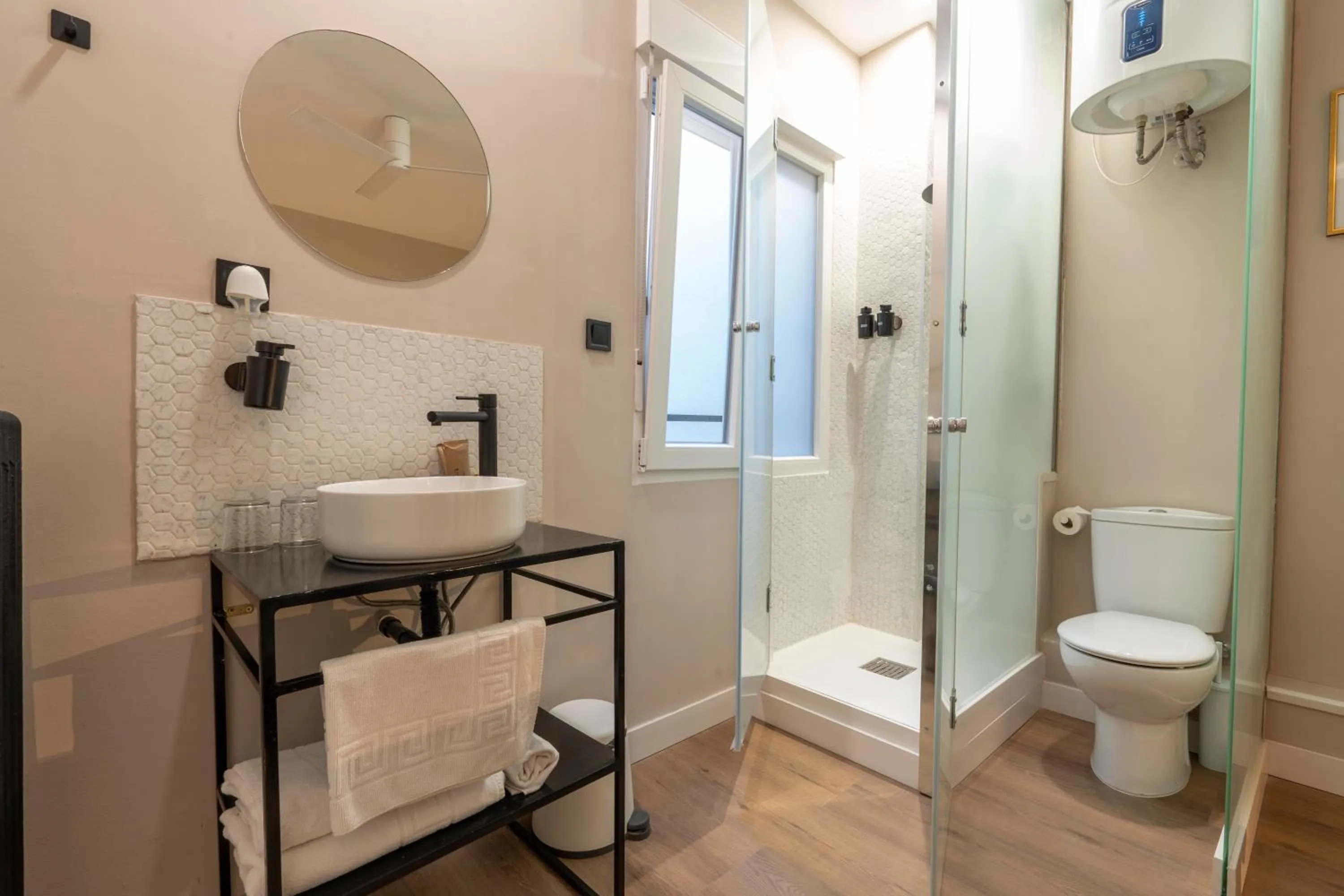 Bathroom in Negresco Plaza España