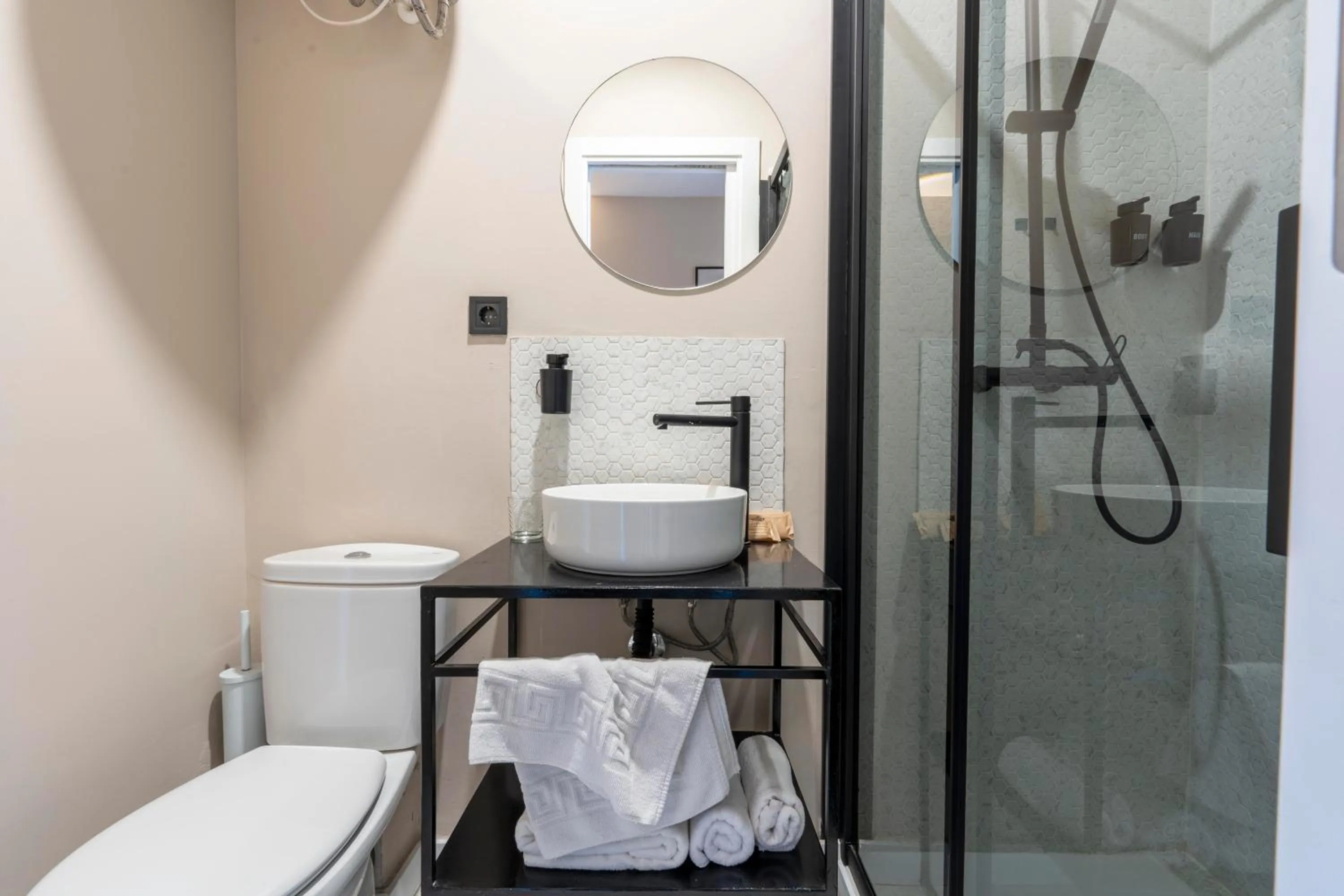 Bathroom in Negresco Plaza España