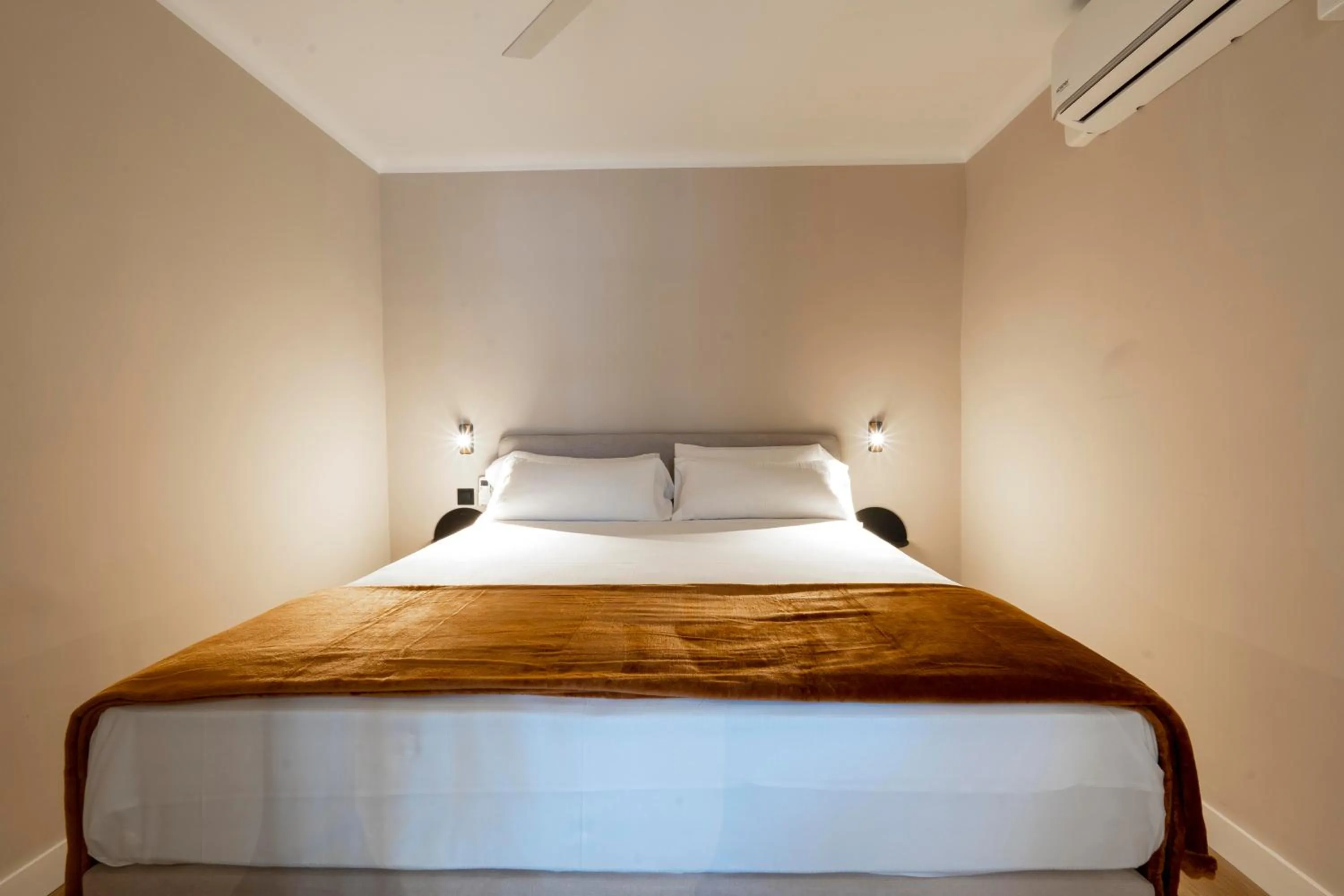 Bedroom, Bed in Negresco Plaza España