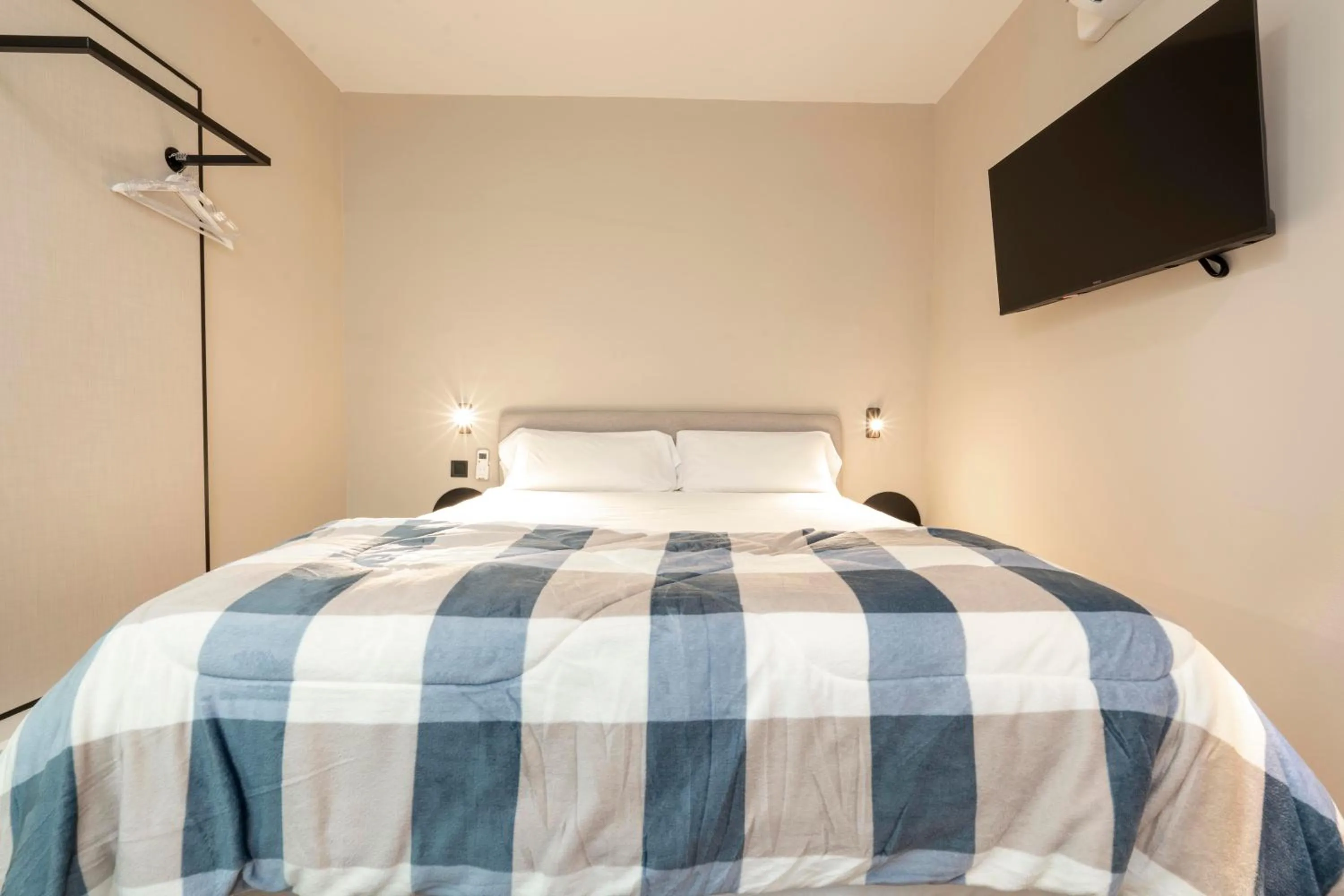 Bedroom, Bed in Negresco Plaza España