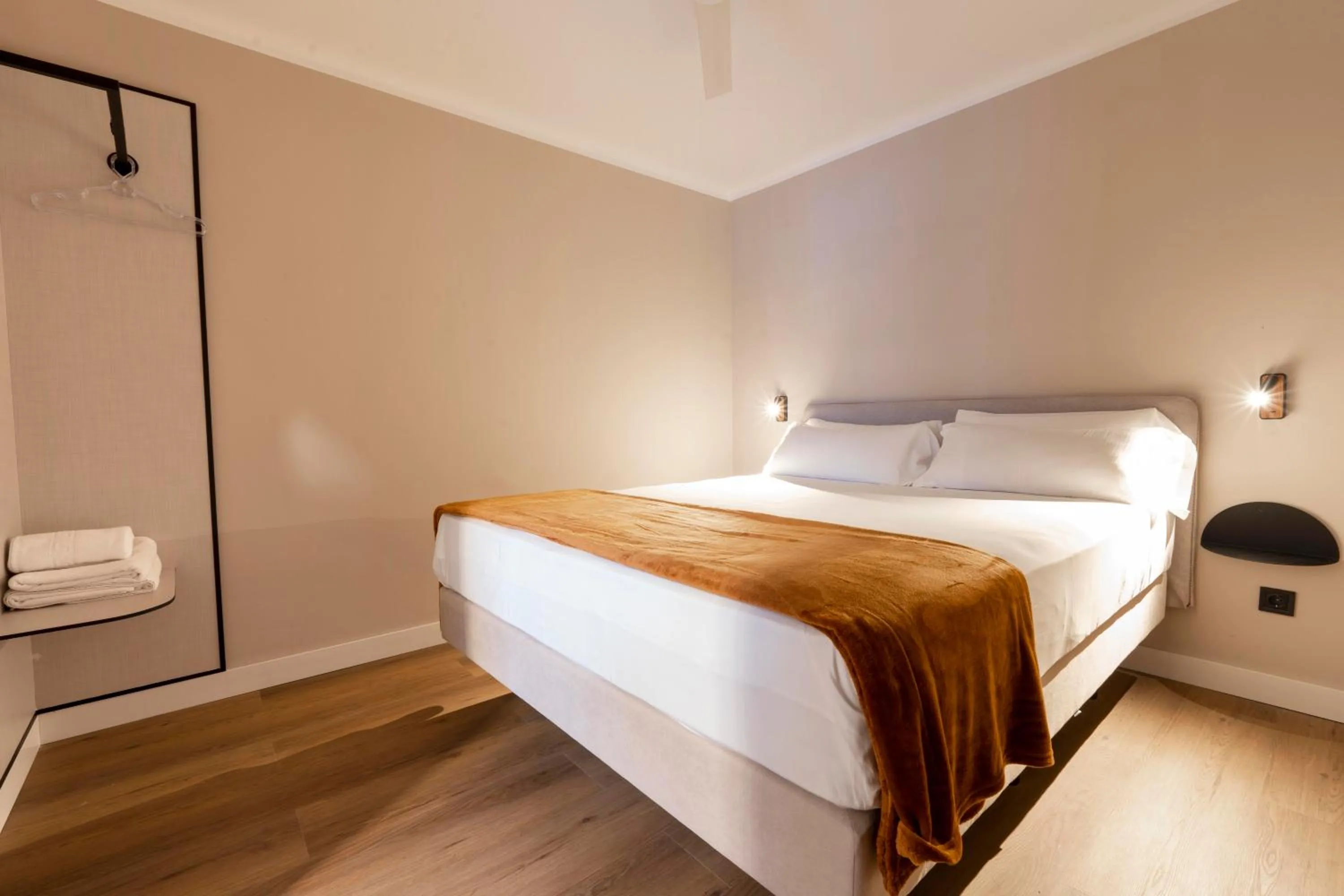 Bedroom, Bed in Negresco Plaza España